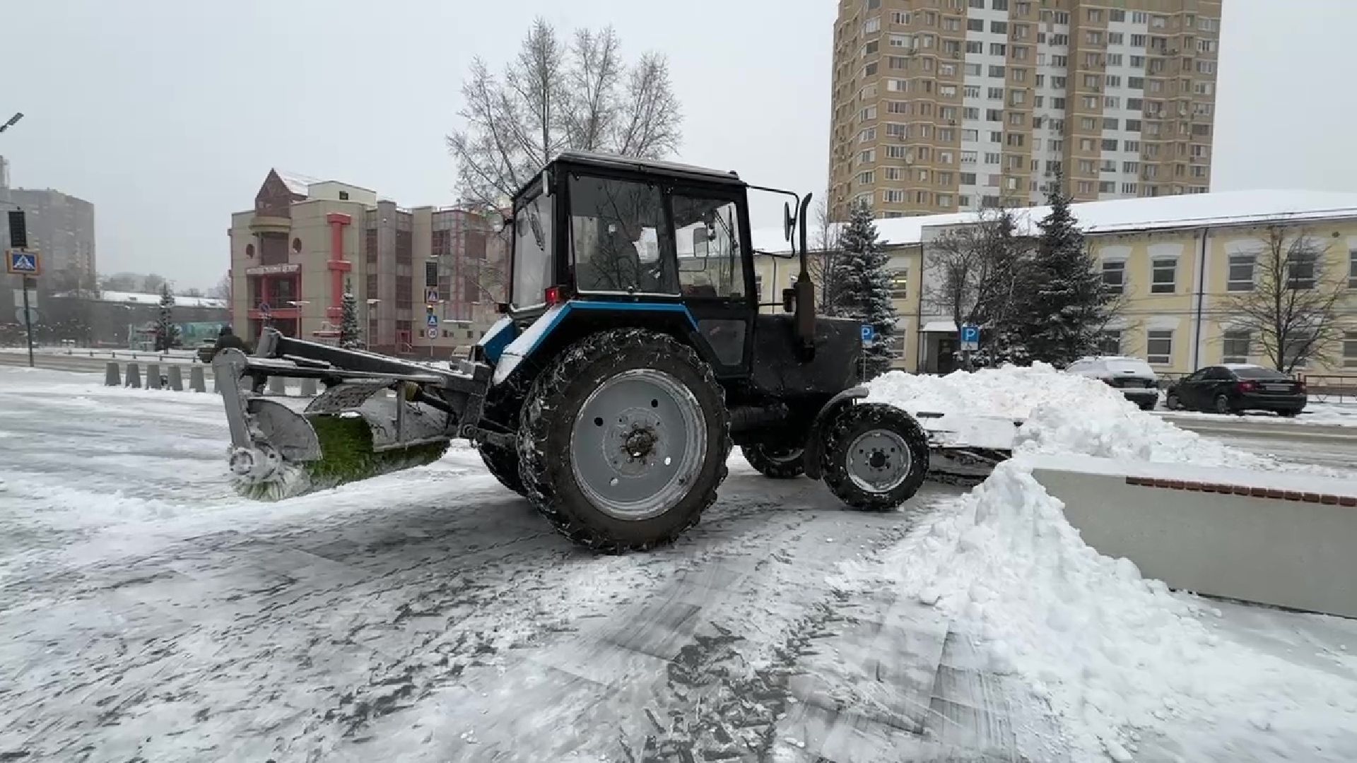 Реутов, ЖКХ, снегуборка, трактор, дворники, техника,