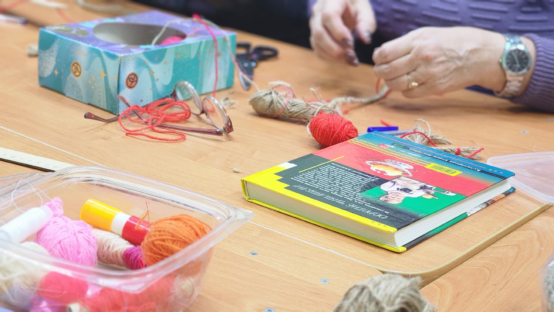 активное долголетие, рукоделие, долголеты, обереги для военнослужащих, протвино, центральная библиотека,