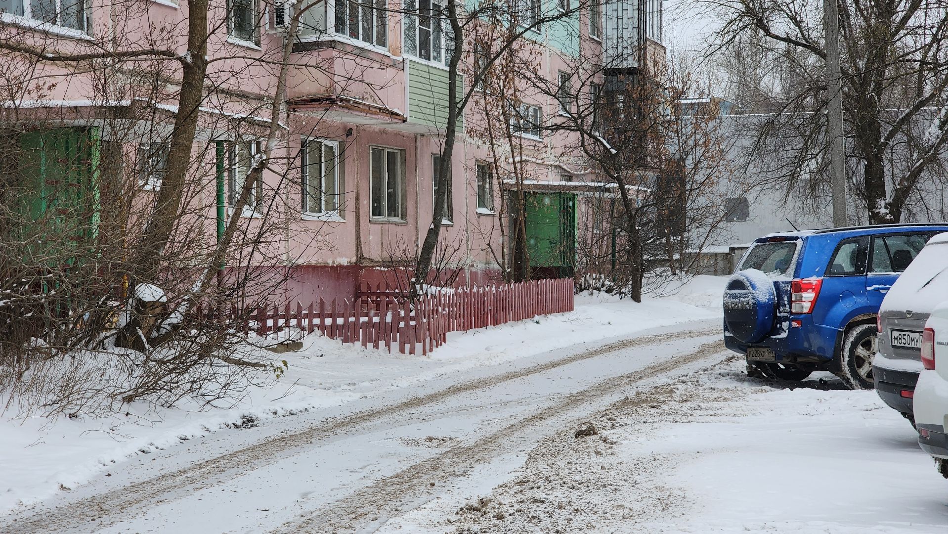 Егорьевск, снег, дворник, дворники, дети, детская площадка,