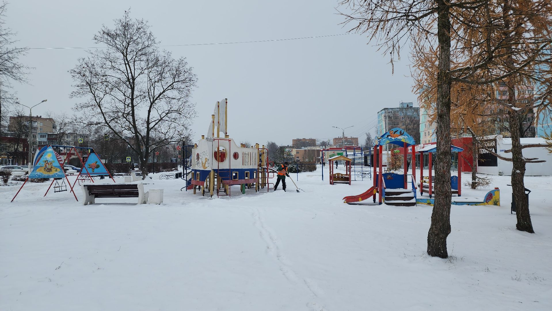 Егорьевск, снег, дворник, дворники, дети, детская площадка,