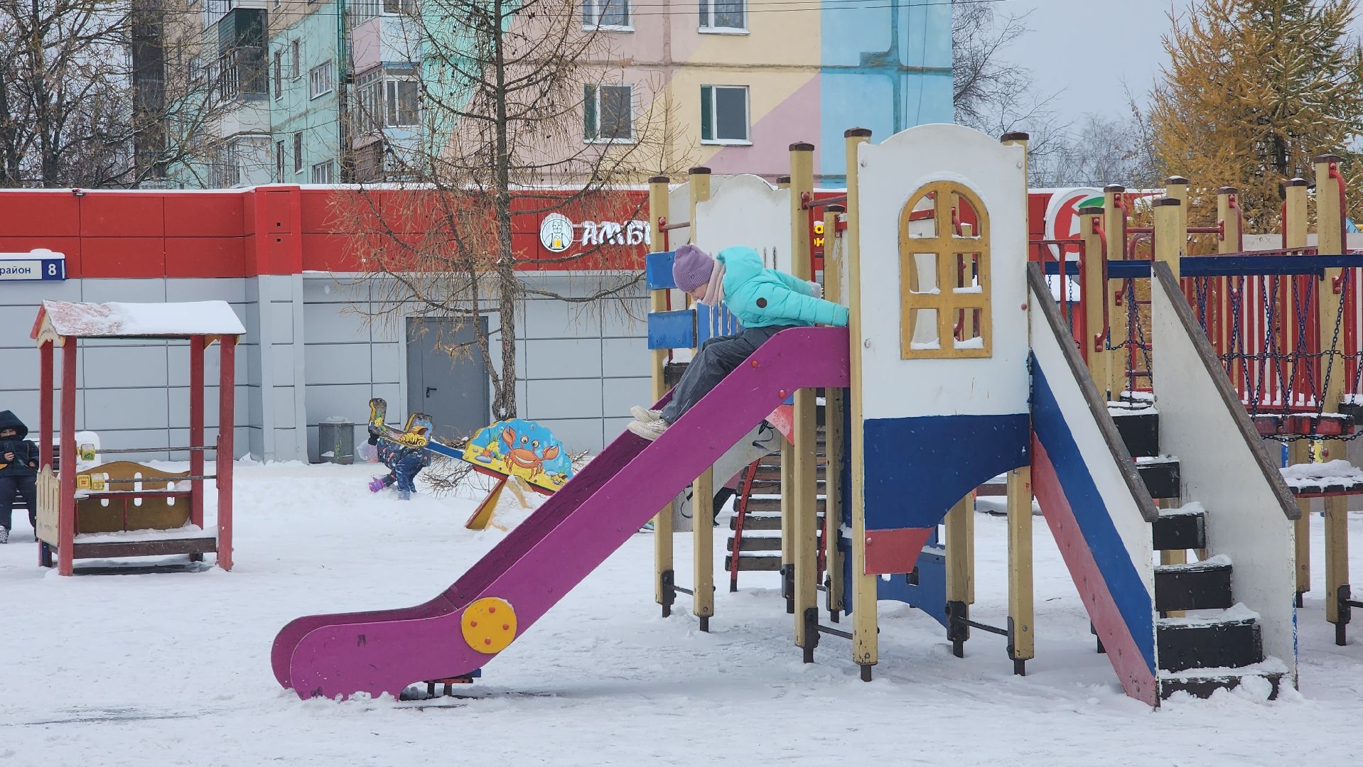 Егорьевск, снег, дворник, дворники, дети, детская площадка,