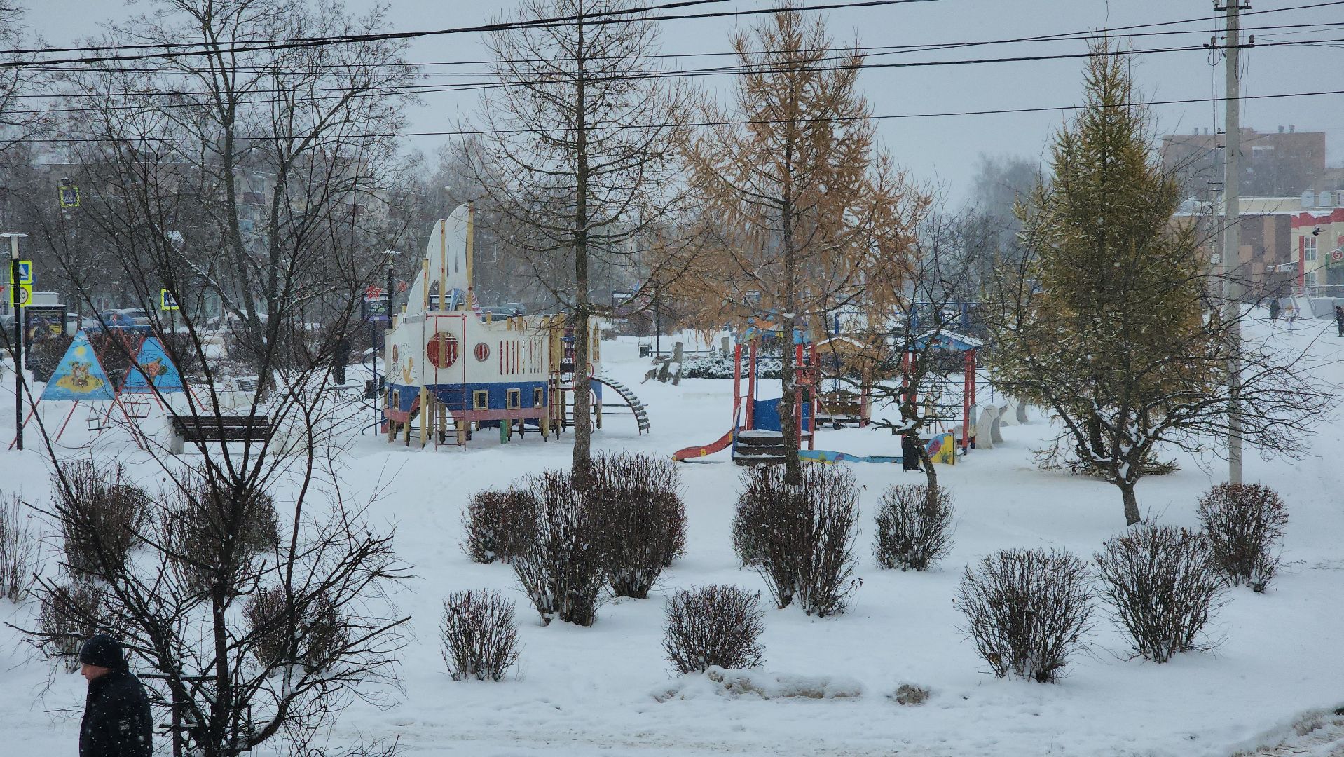 Егорьевск, снег, дворник, дворники, дети, детская площадка,