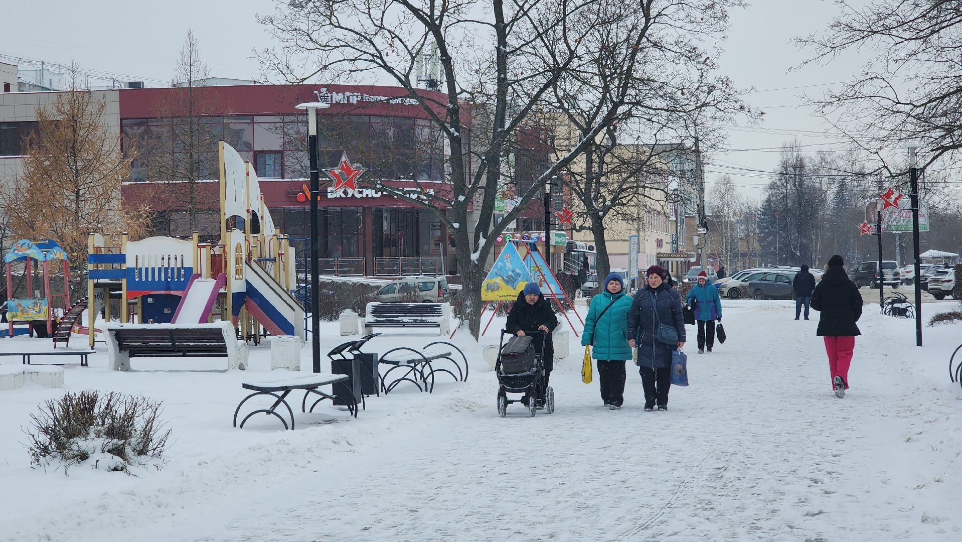 Егорьевск, снег, дворник, дворники, дети, детская площадка,