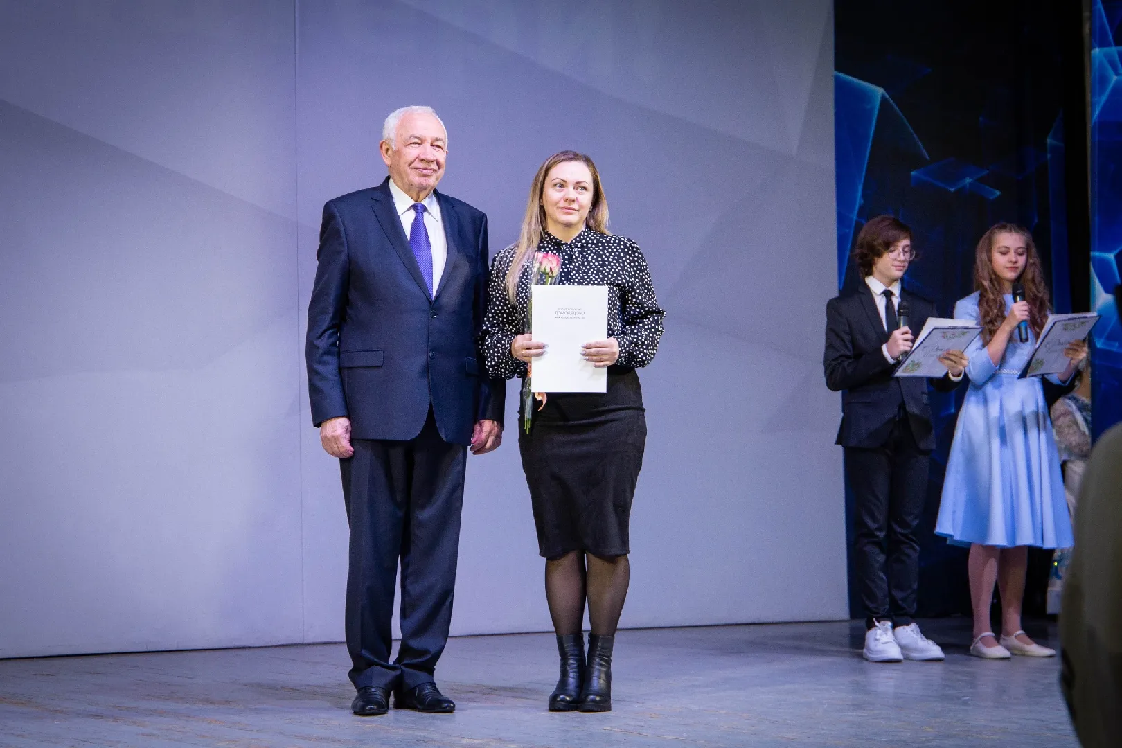 домодедово, подмоксовье, день матери, подарки маме, подарок маме, церемония награждения, творческие коллективы, праздничный концерт, поздравления мамам, семья, мкц победа, цветы маме, теплые слова, слова благодарности,