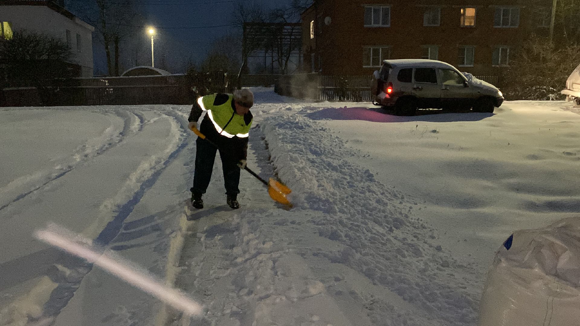 волоколамск, дворник, коммунальные службы, коммунальщики, снег, снегопад, снегоуборочная техника, метель,