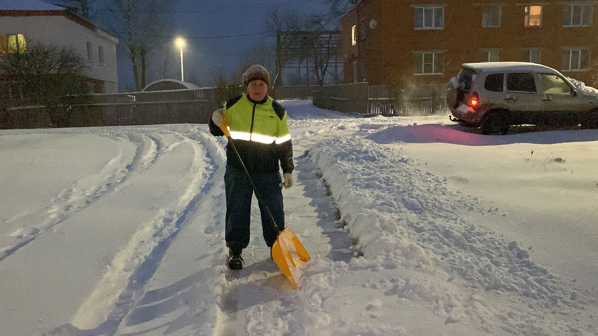 волоколамск, дворник, коммунальные службы, коммунальщики, снег, снегопад, снегоуборочная техника, метель,