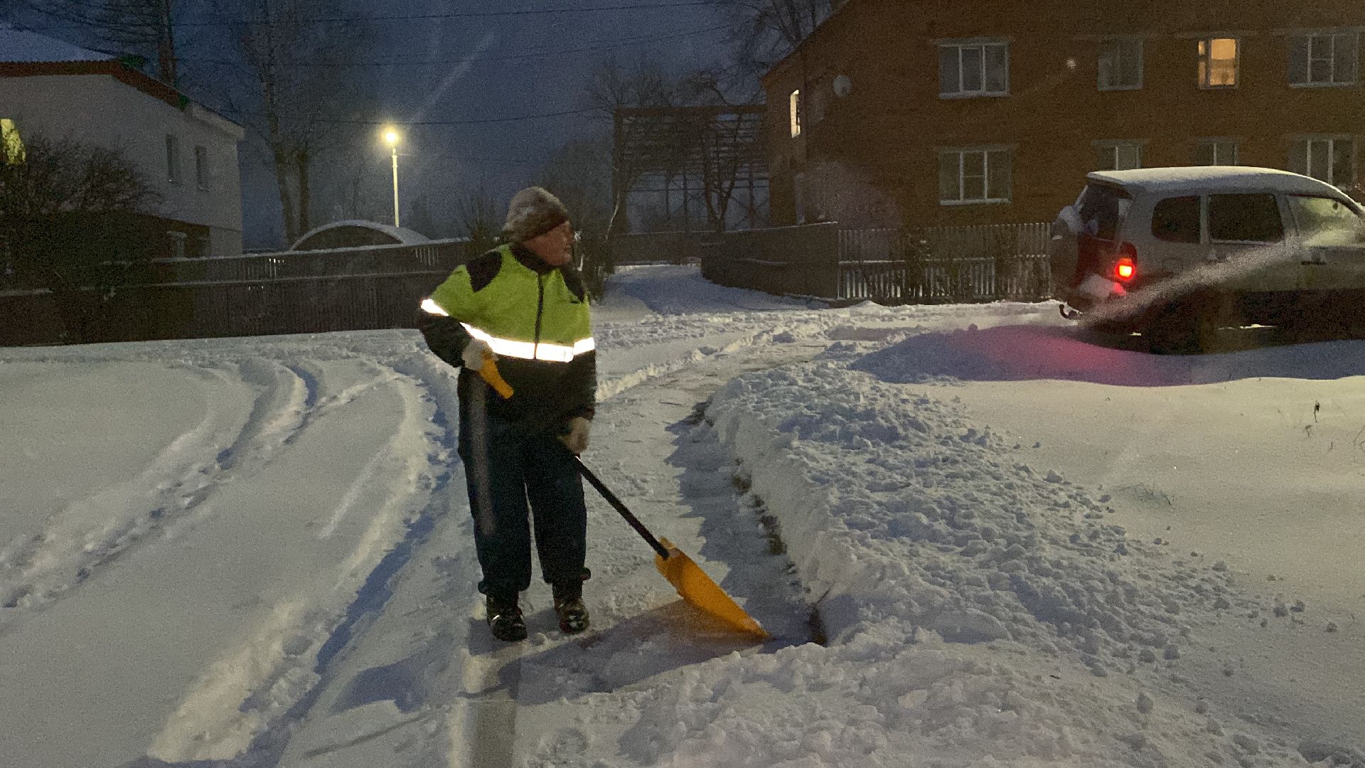волоколамск, дворник, коммунальные службы, коммунальщики, снег, снегопад, снегоуборочная техника, метель,