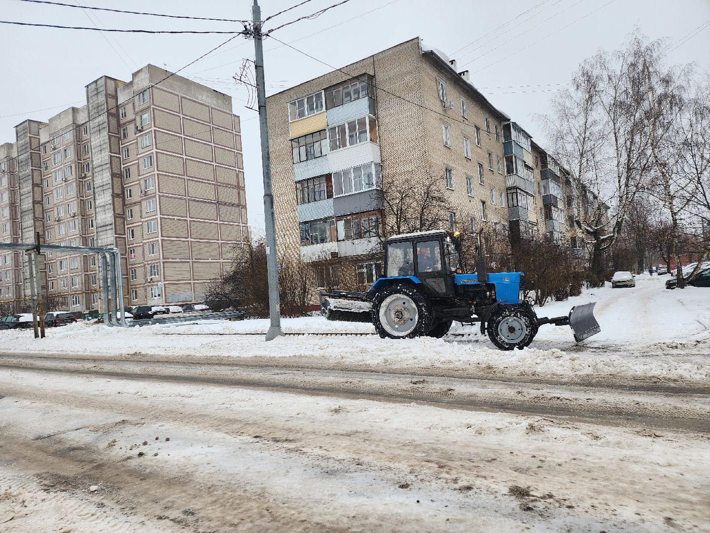 Серпухов, подмосковье, снегопад, черная метель, убирают снег,