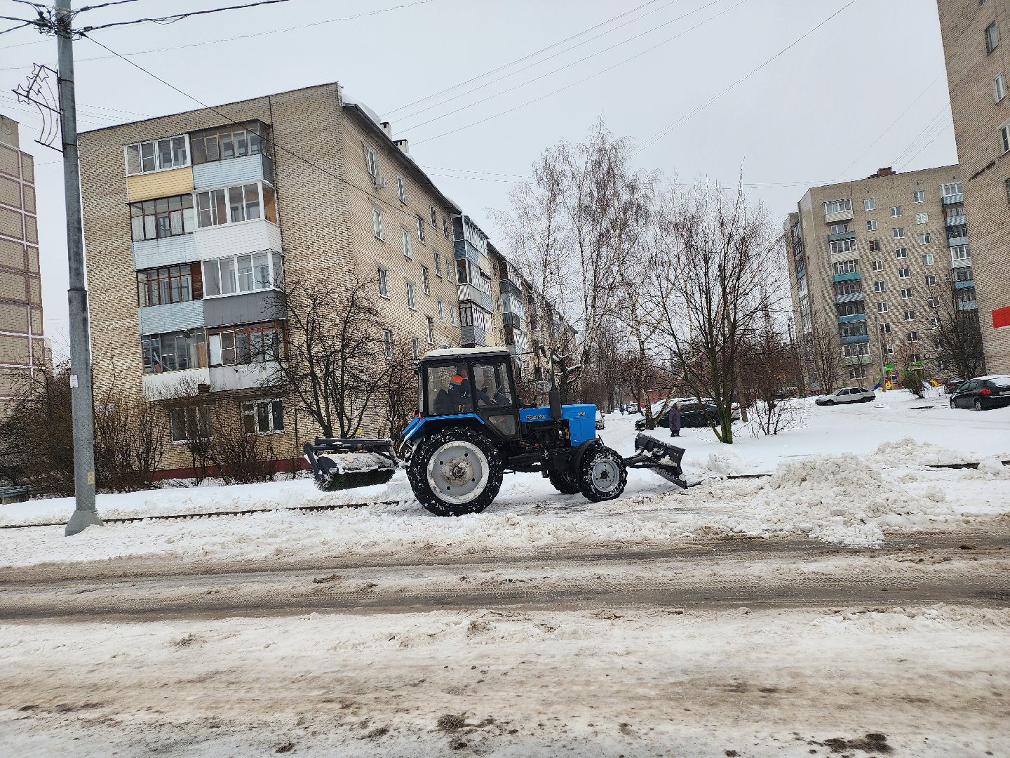 Серпухов, подмосковье, снегопад, черная метель, убирают снег,