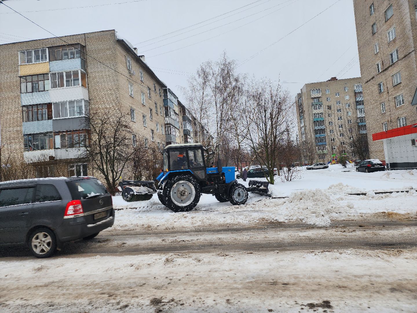 Серпухов, подмосковье, снегопад, черная метель, убирают снег,