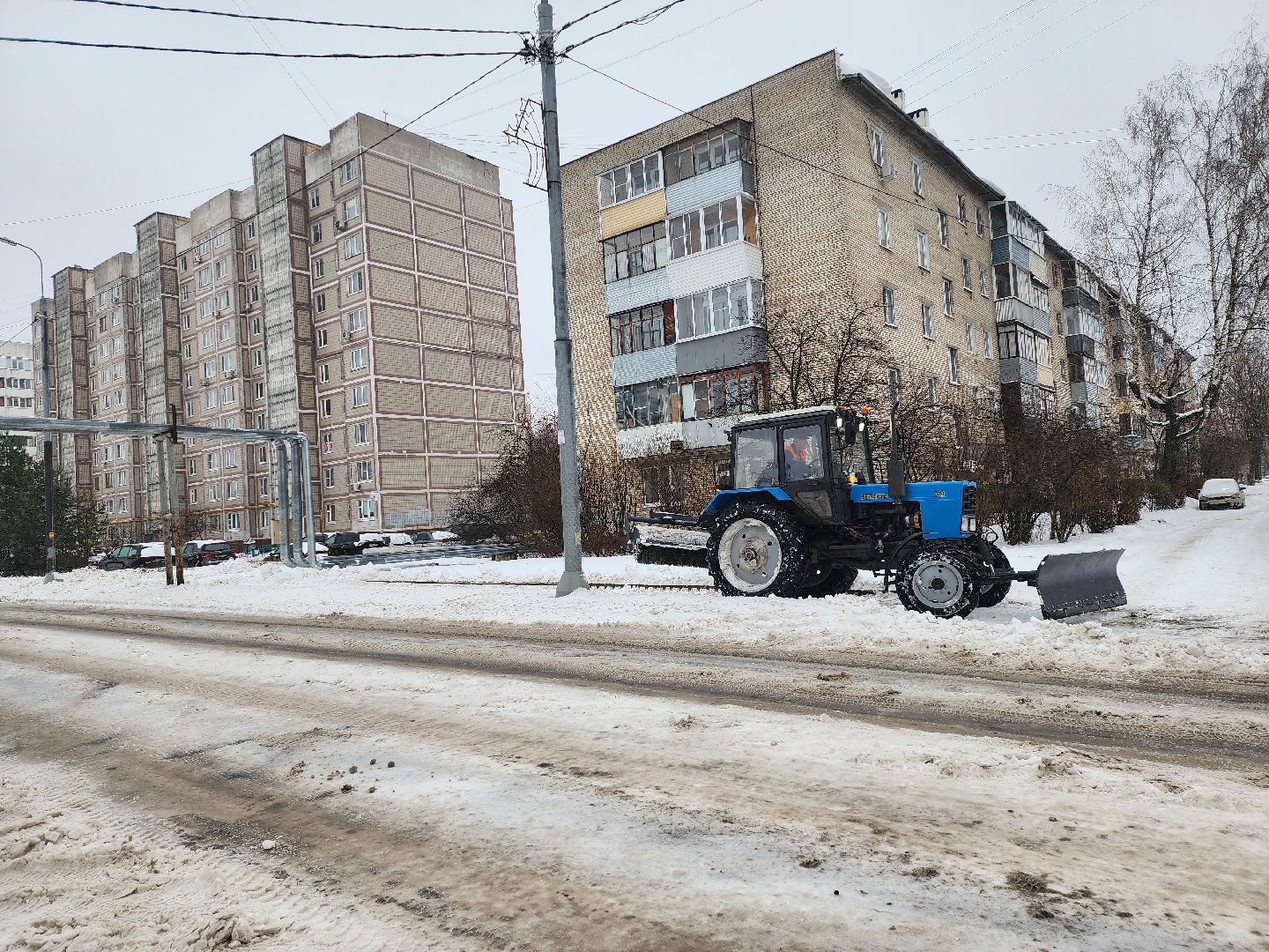 Серпухов, подмосковье, снегопад, черная метель, убирают снег,