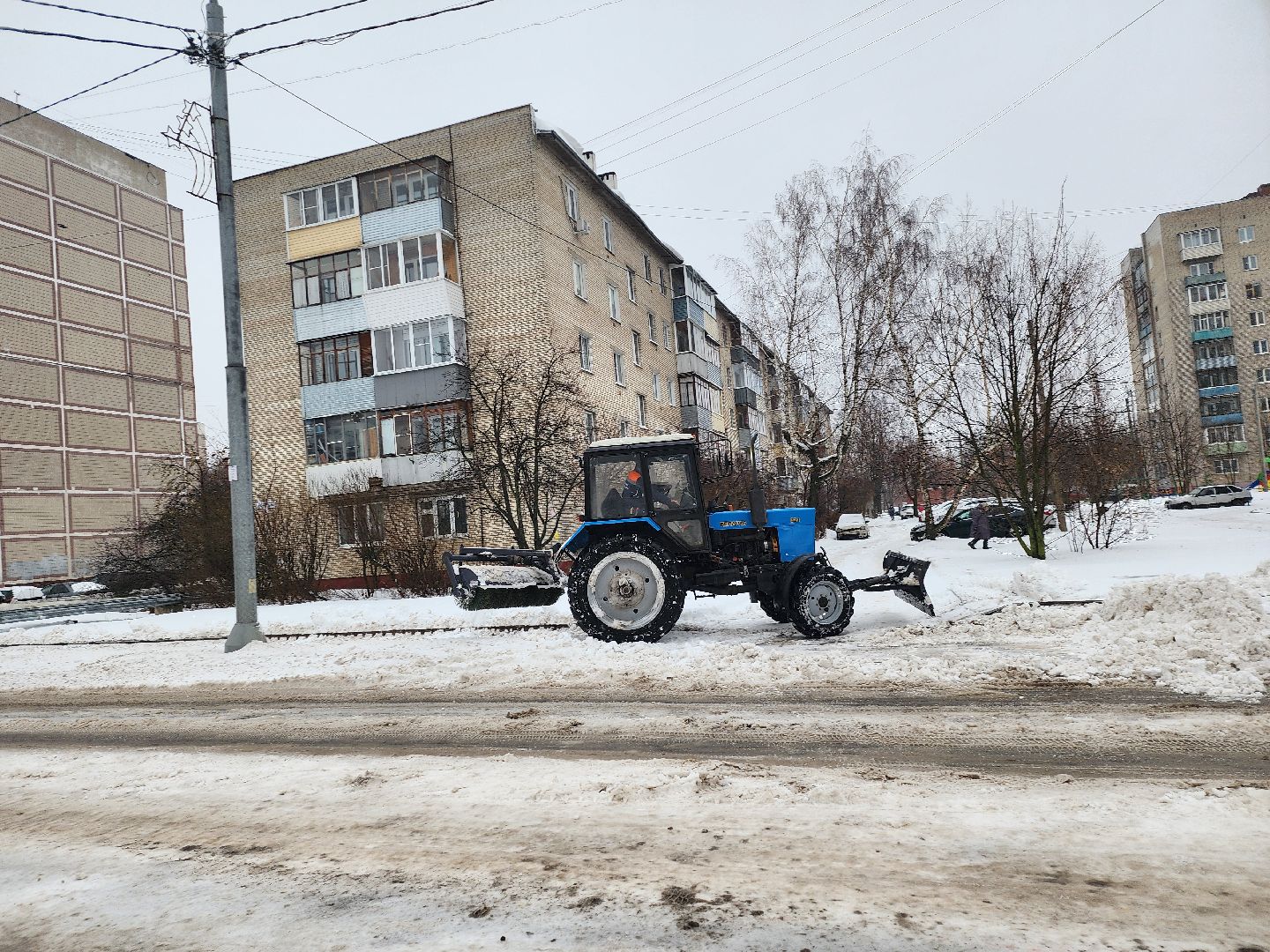 Серпухов, подмосковье, снегопад, черная метель, убирают снег,