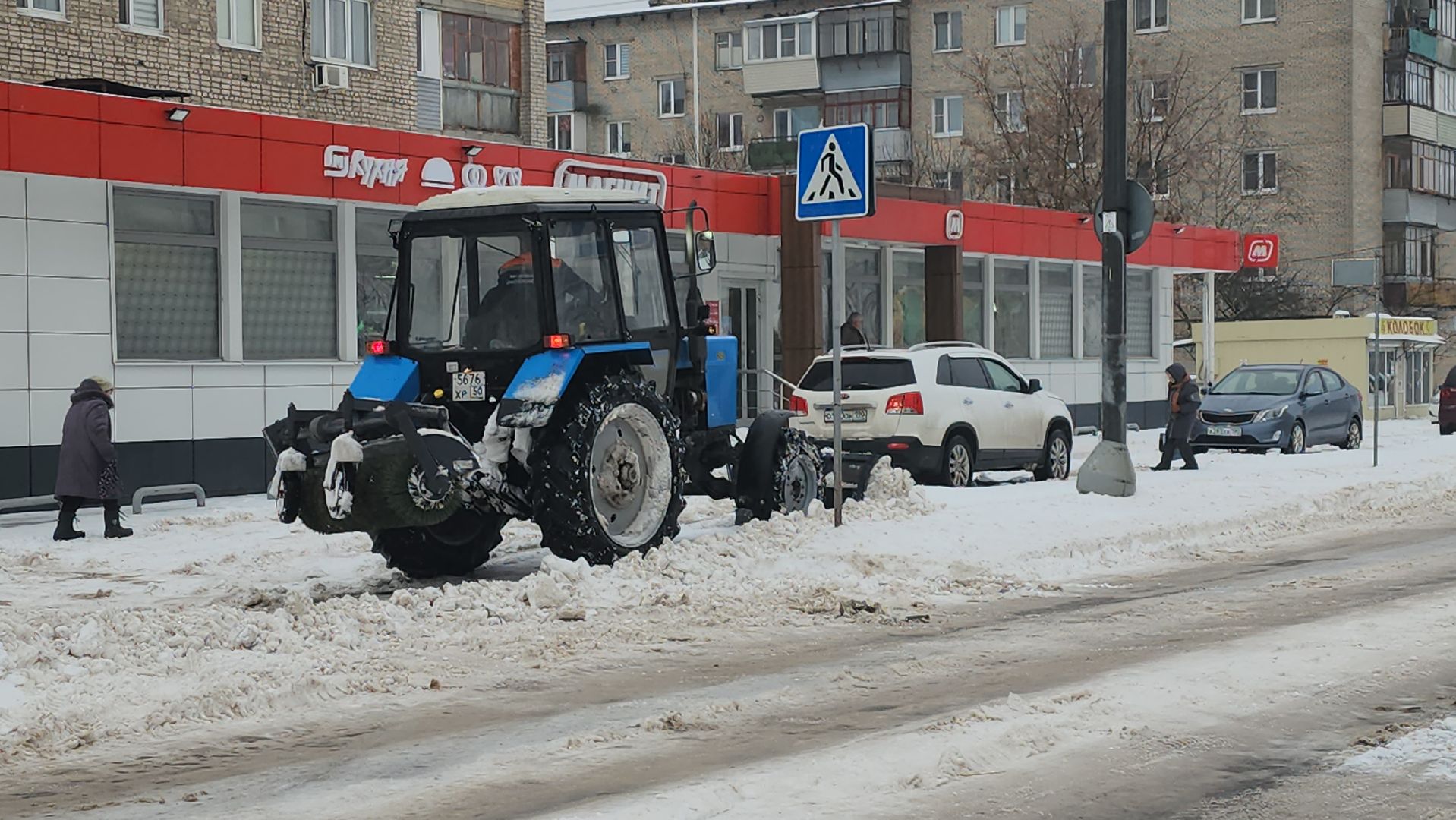 Серпухов, подмосковье, снегопад, черная метель, убирают снег,