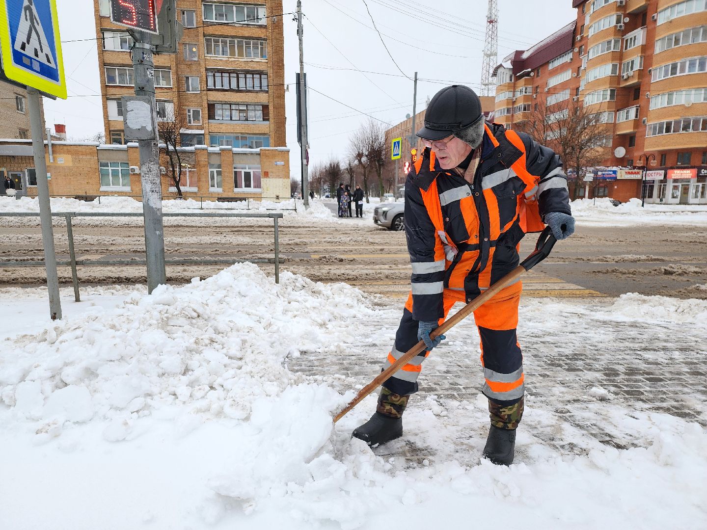 Серпухов, подмосковье, уборка снега, черная метель,