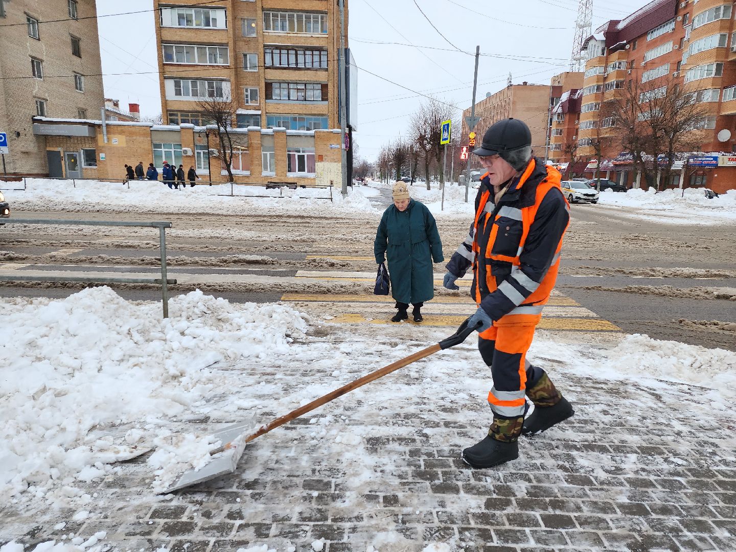 Серпухов, подмосковье, уборка снега, черная метель,