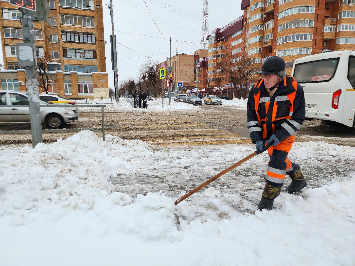 Серпухов, подмосковье, уборка снега, черная метель,