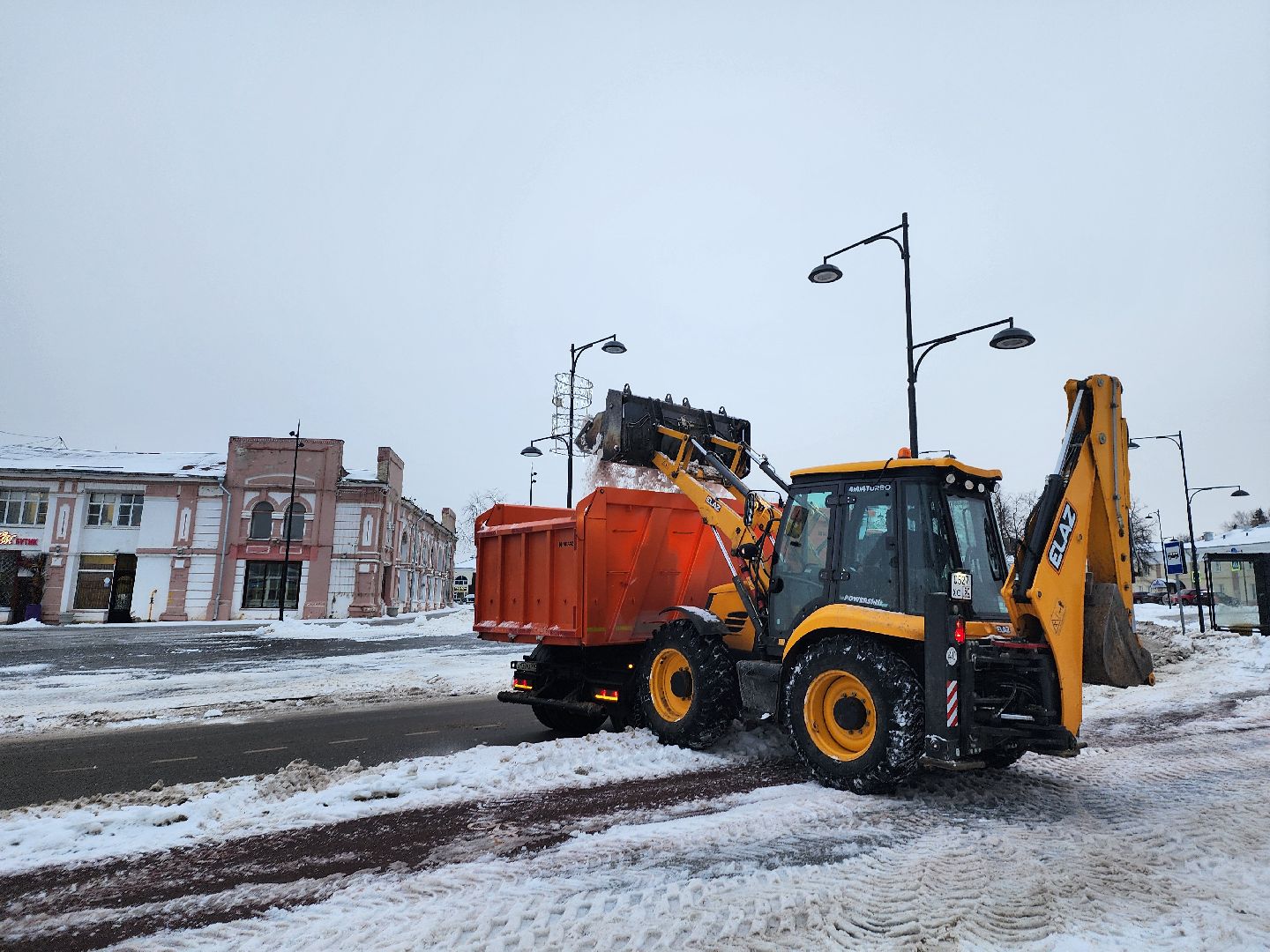 серпухов, Подмосковье, убирают снег, трактор, площадь Ленина,
