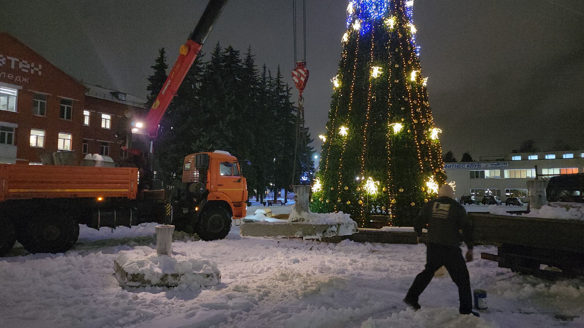 долгопрудный, елка, подарочная коробка, инсталляция, зима,