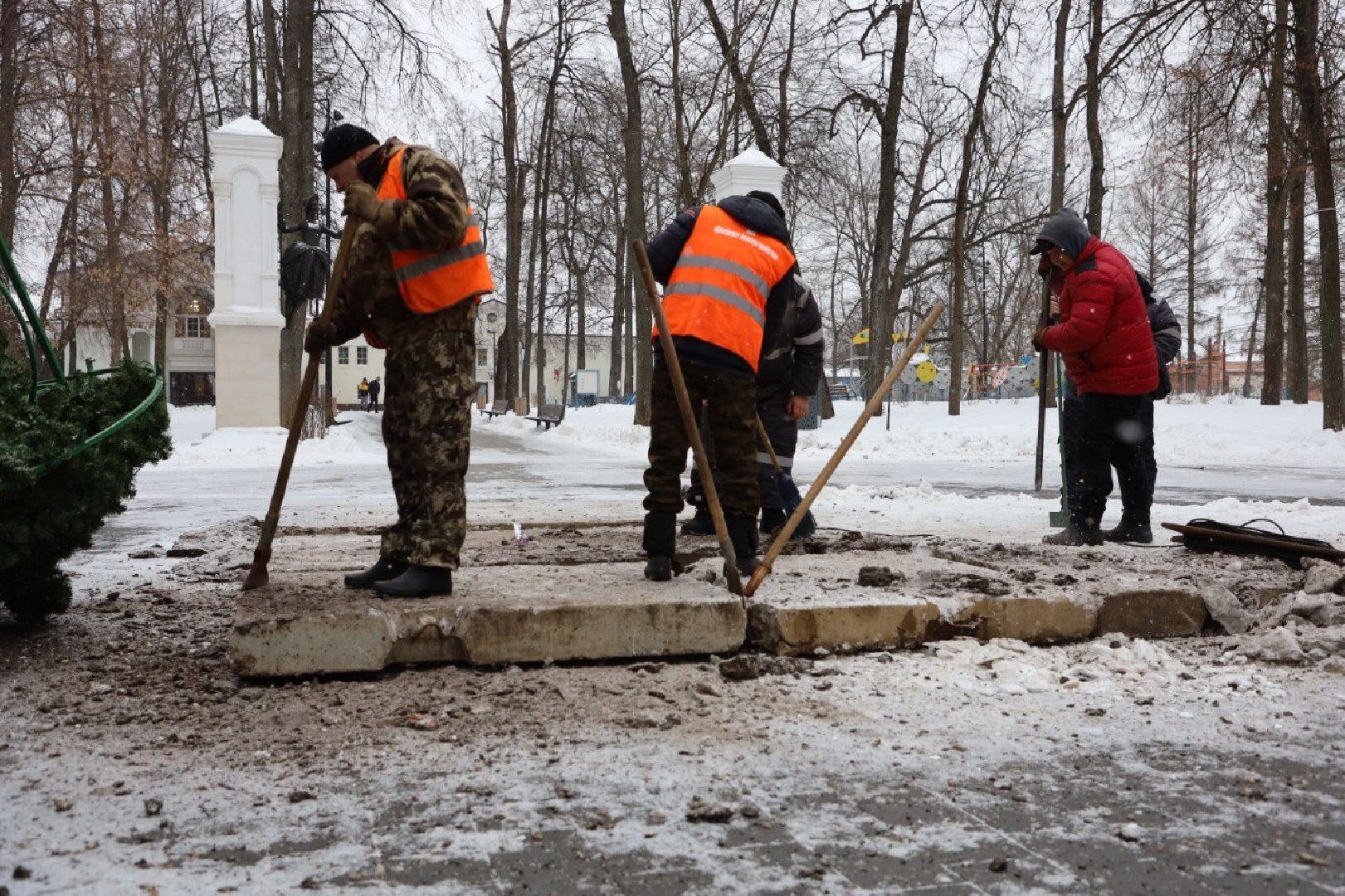 серпухов, глава серпухова, городские парки, снегопад, подготовка к праздникам,