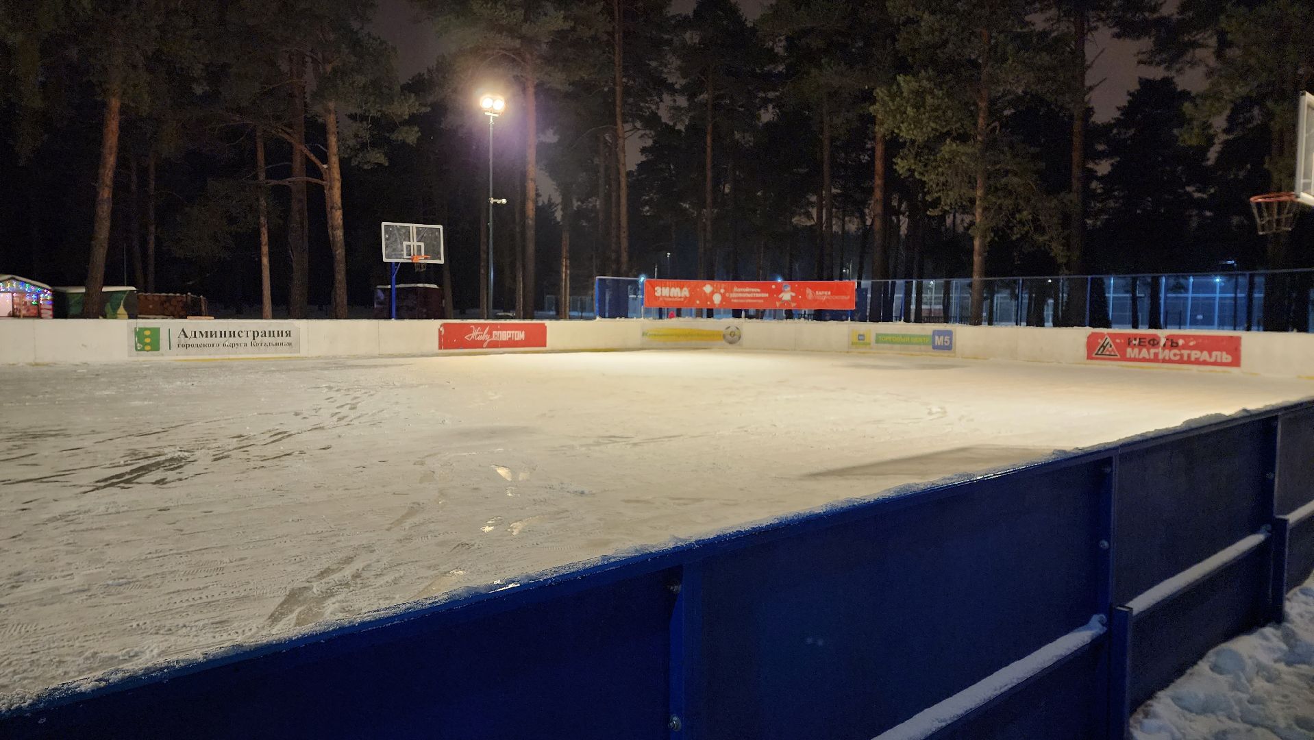 городские катки, заливка катков, кузьминский лесопарк, зима в подмосковье,