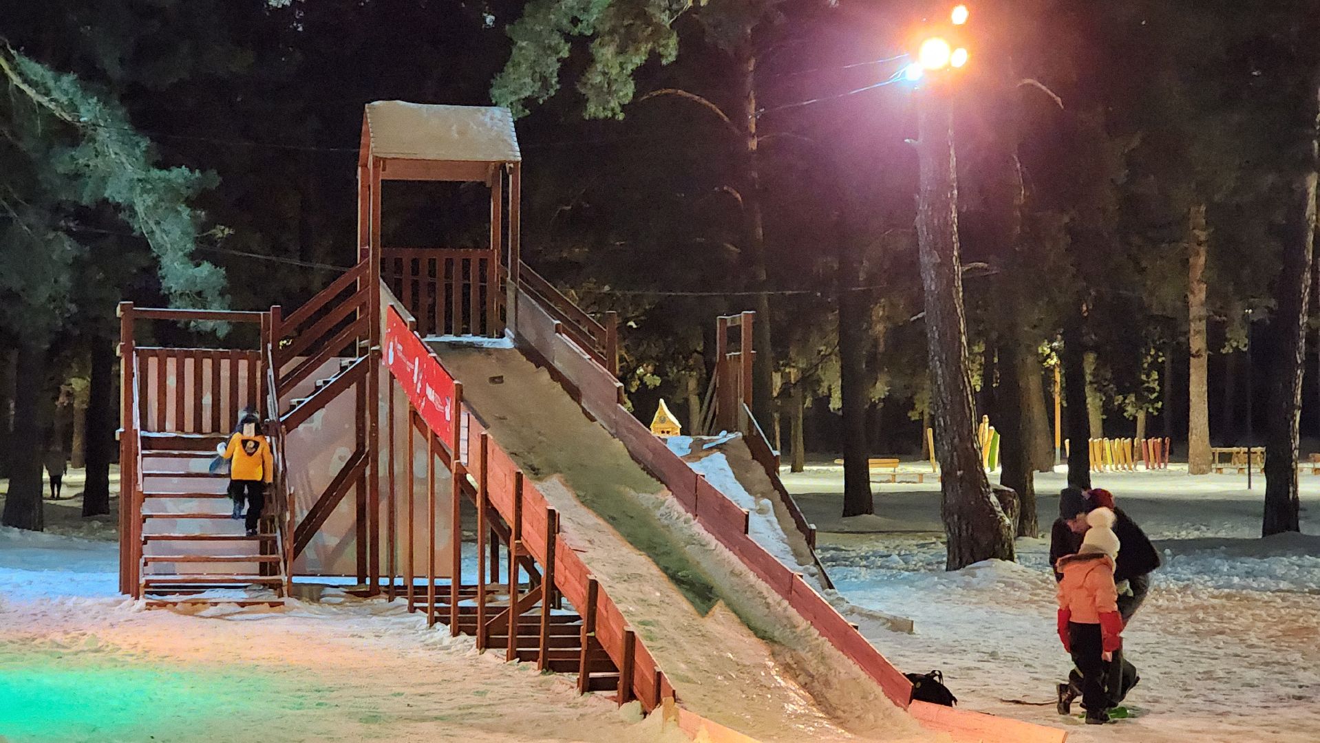 городские катки, заливка катков, кузьминский лесопарк, зима в подмосковье,