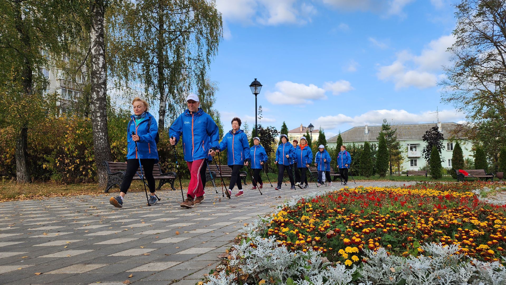 активное долголетие, марафон северной ходьбы, человек идущий, проект губернатора, Лосино-Петровский, Подмосковье,