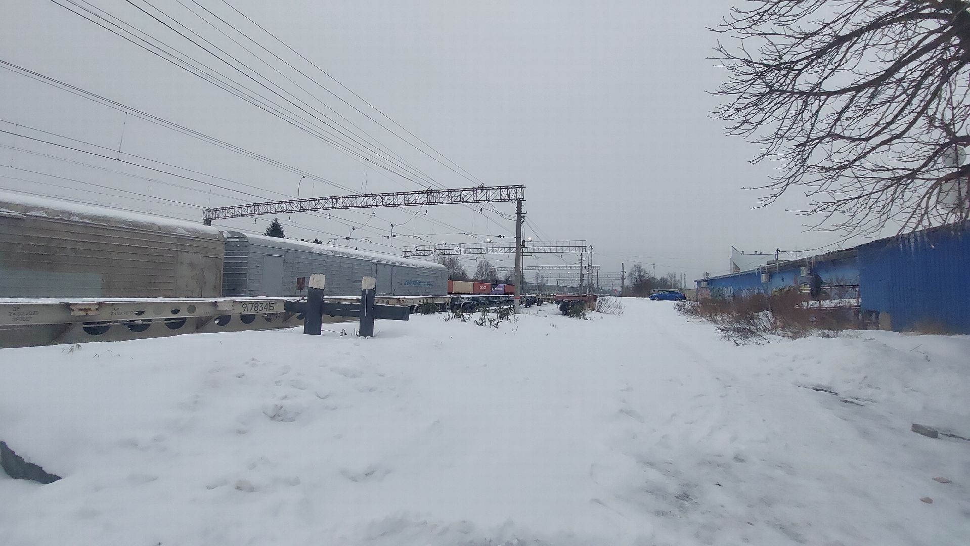 несанкционированная тропа, железнодорожная станция, железнодорожные пути,