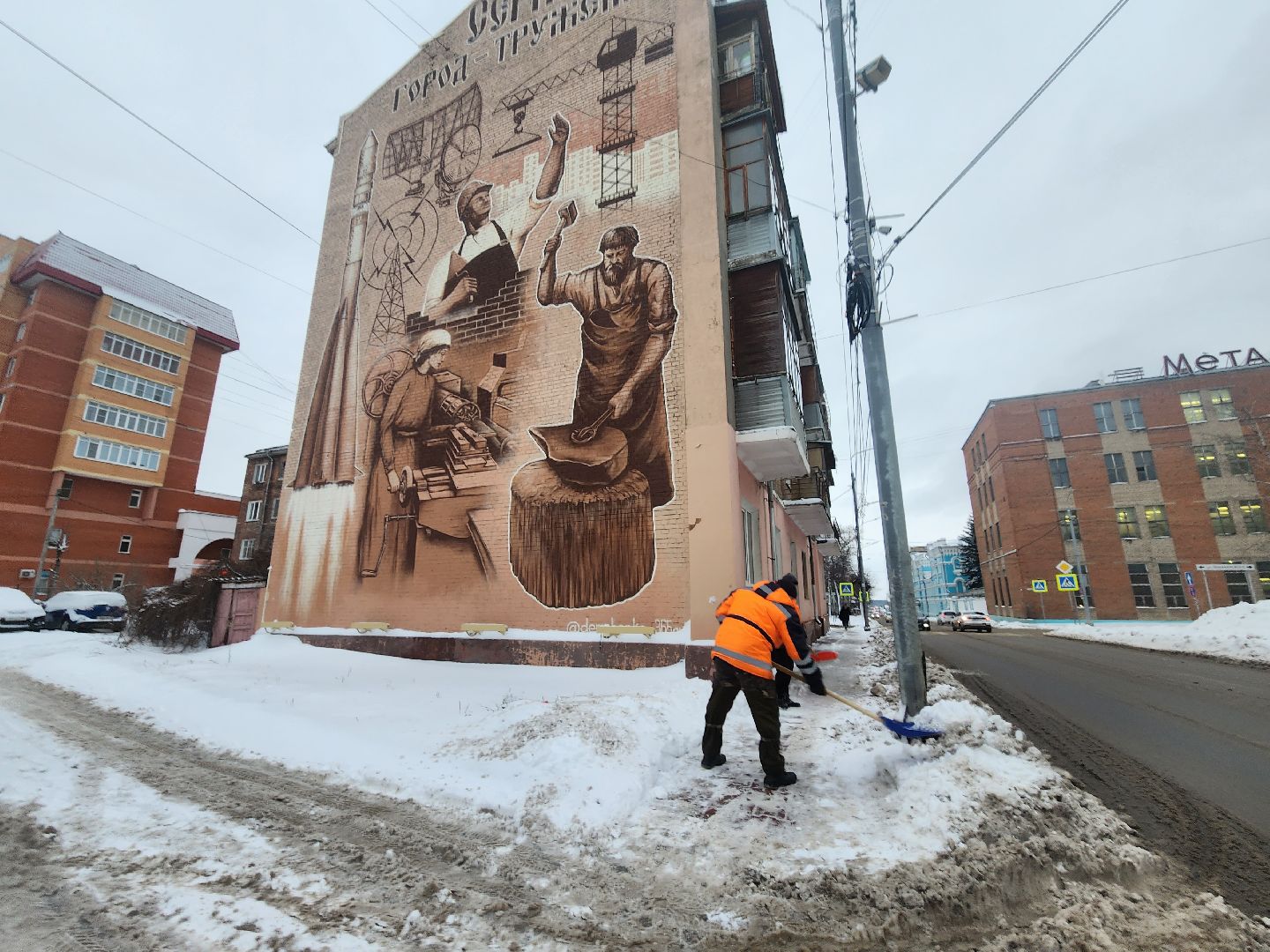 серпухов, подмосковье, убирают снег, советская улица,