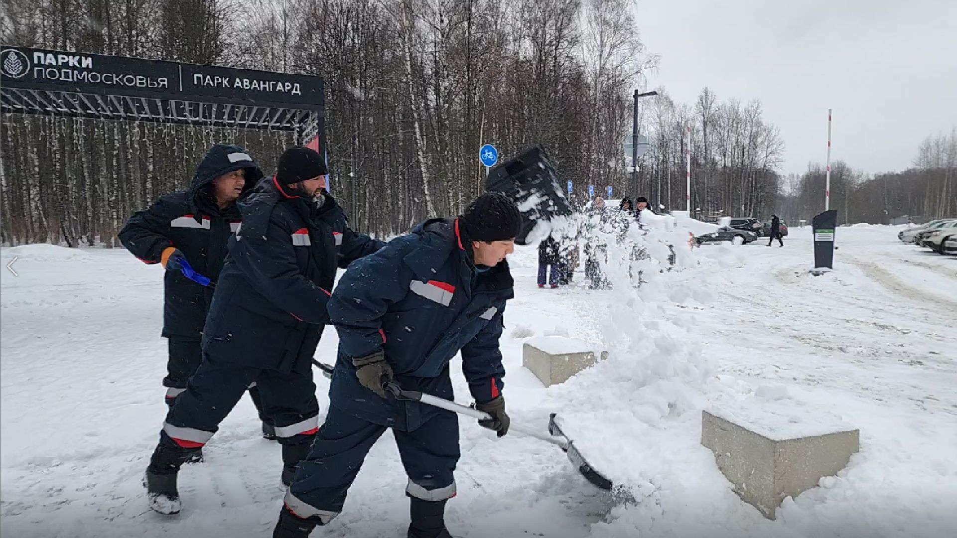парк, электросталь, культура, культура подмосковья, парки подмосковья ., зима, зима в подмосковье, зимавподмосковье2024, ёлка, снегоуборка, снегоуборочная техника, каток, каток в парке,