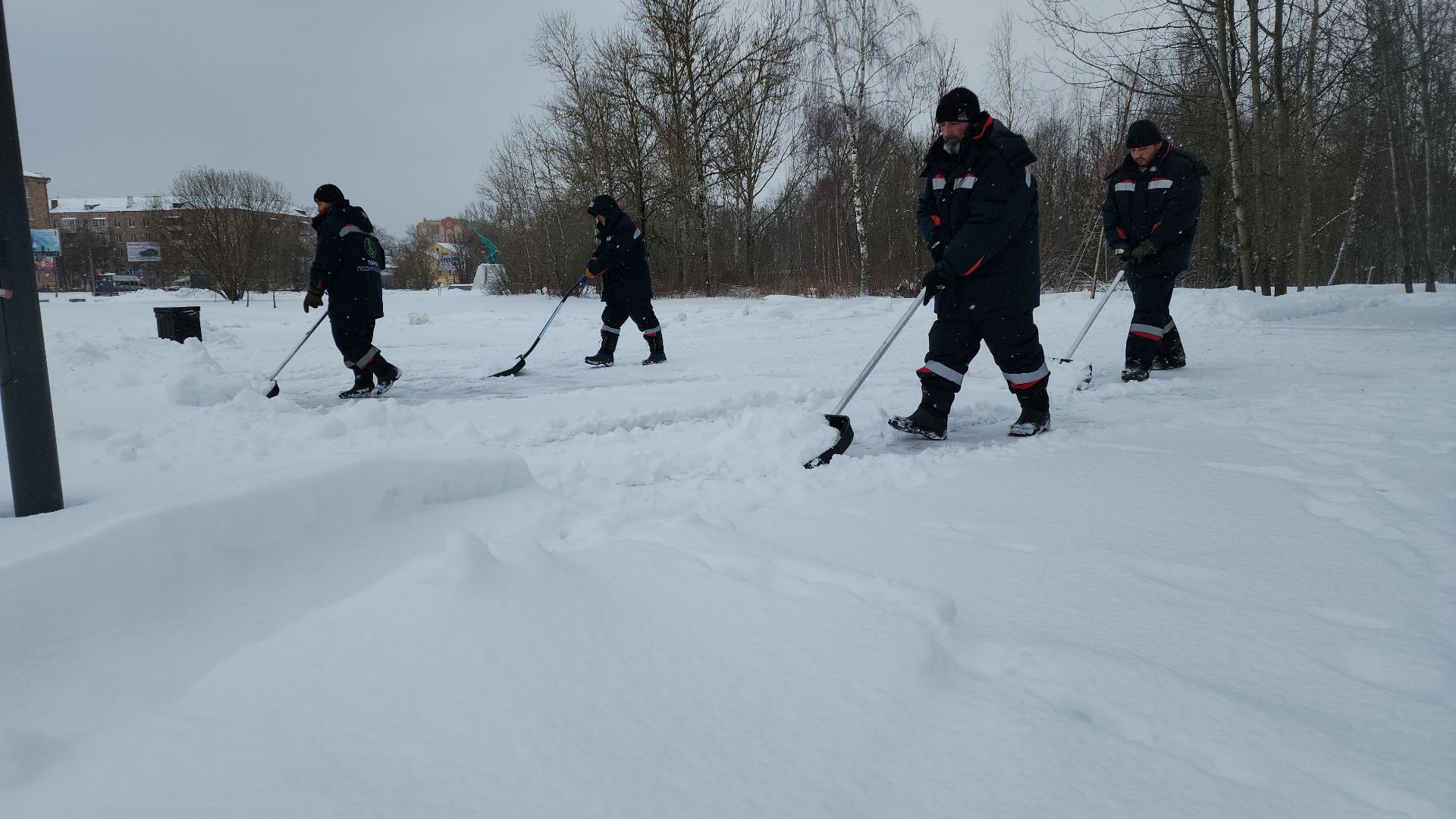 парк, электросталь, культура, культура подмосковья, парки подмосковья ., зима, зима в подмосковье, зимавподмосковье2024, ёлка, снегоуборка, снегоуборочная техника, каток, каток в парке,