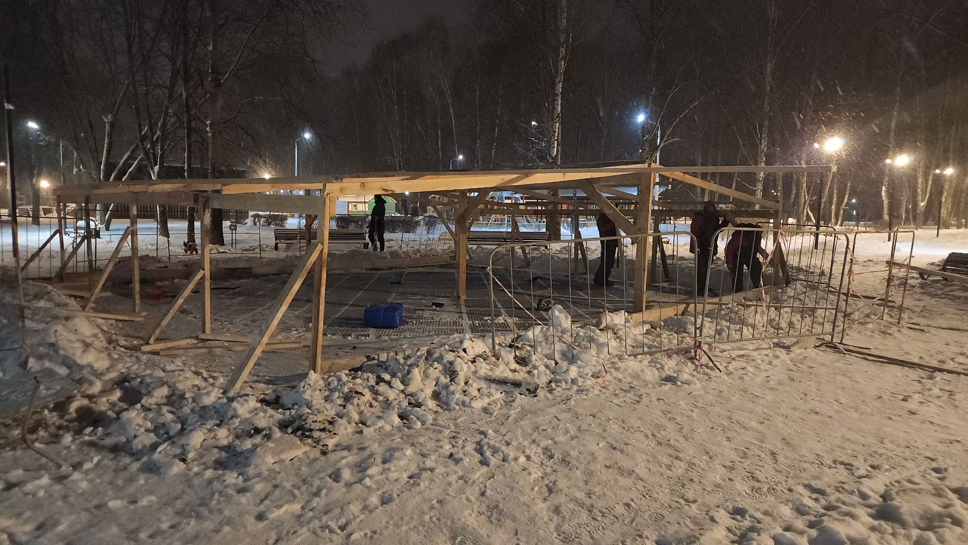 долгопрудный, парки, зима в подмосковье, зимовка фонтанов, Шоу Ильи Авербуха,