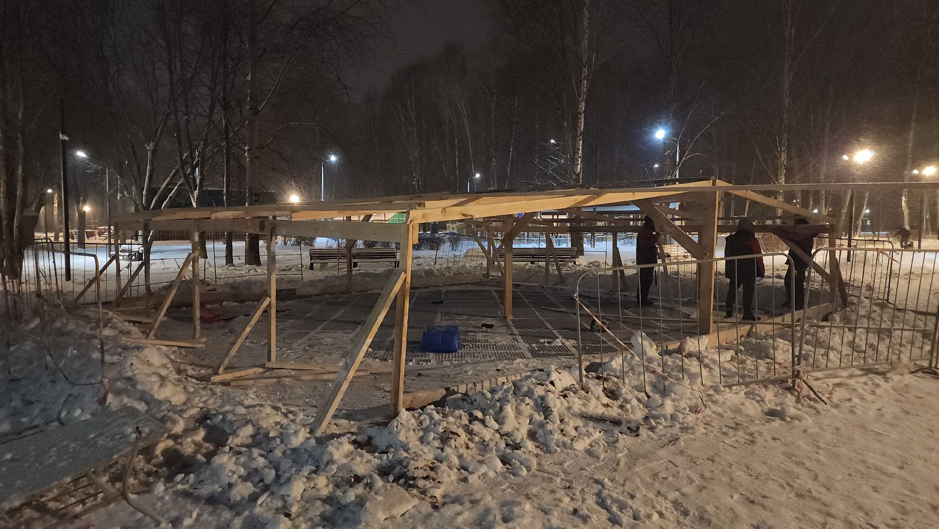 долгопрудный, парки, зима в подмосковье, зимовка фонтанов, Шоу Ильи Авербуха,