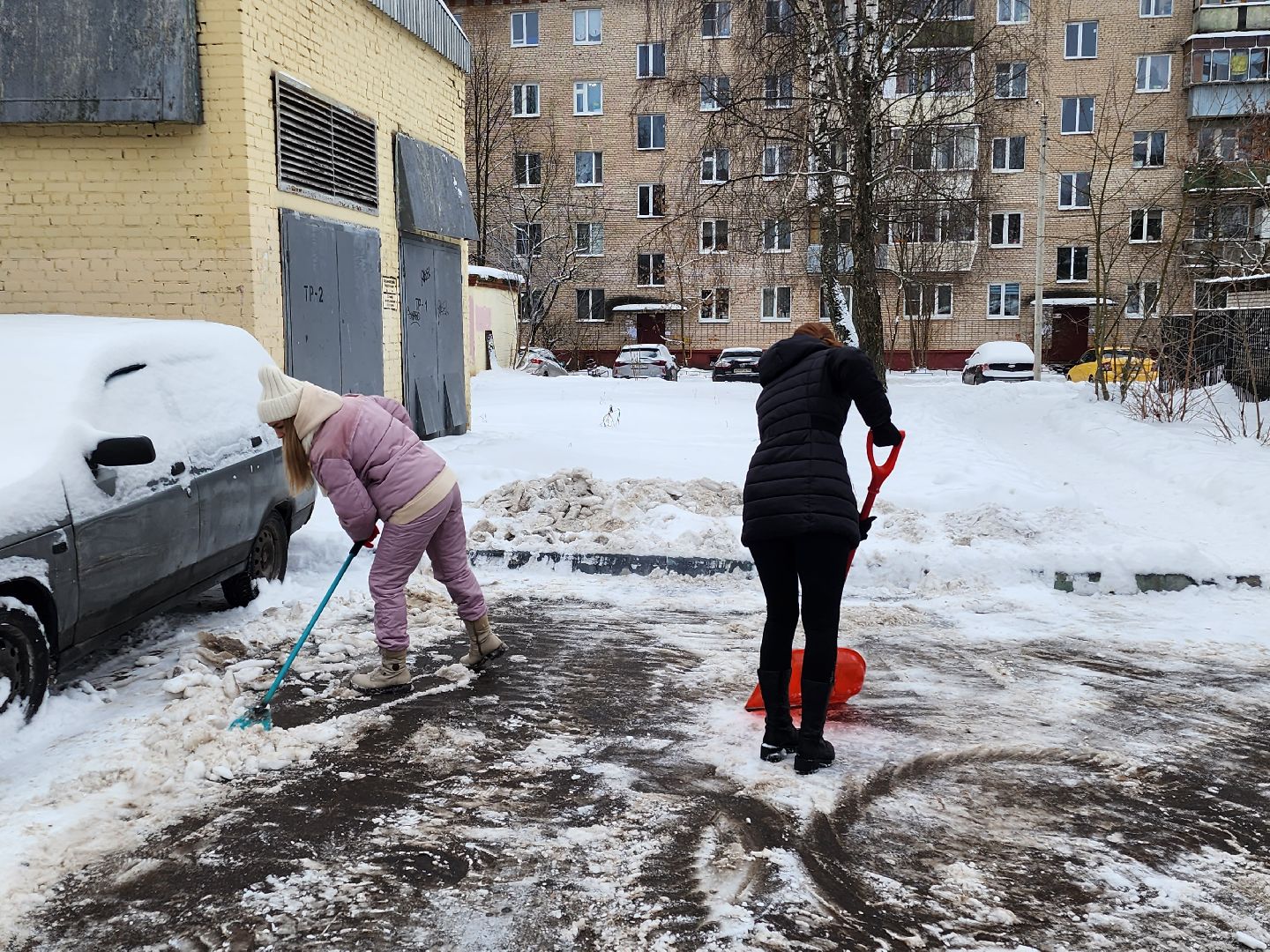 уборка снега, снегопад, уборка дворов,