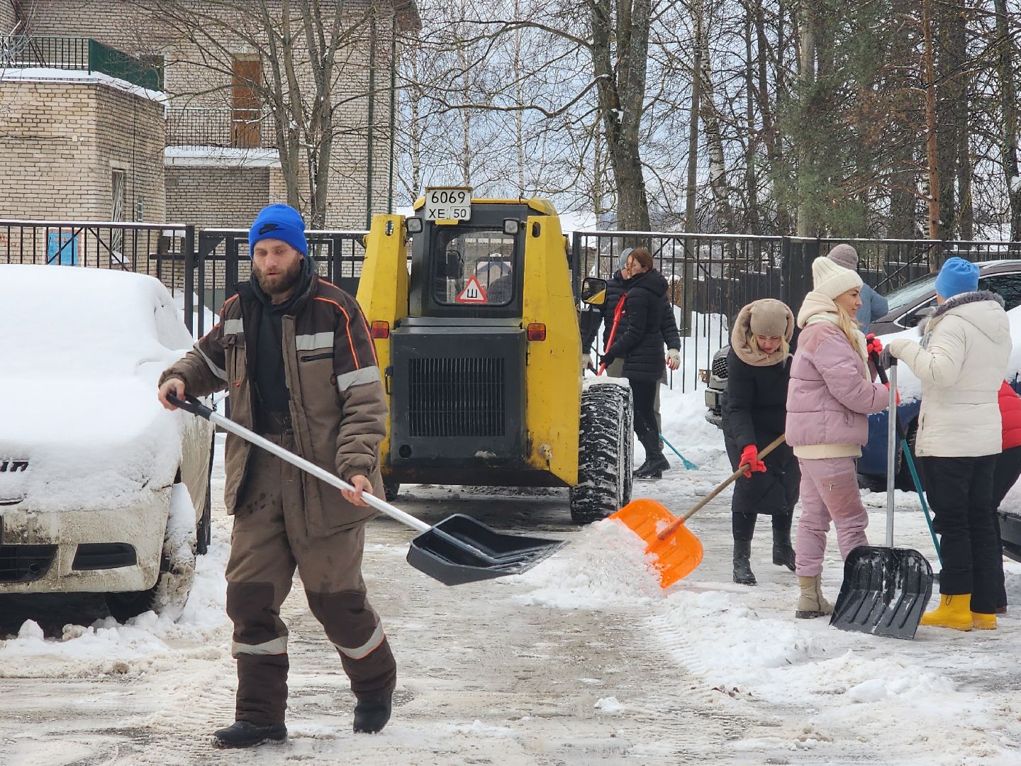уборка снега, снегопад, уборка дворов,