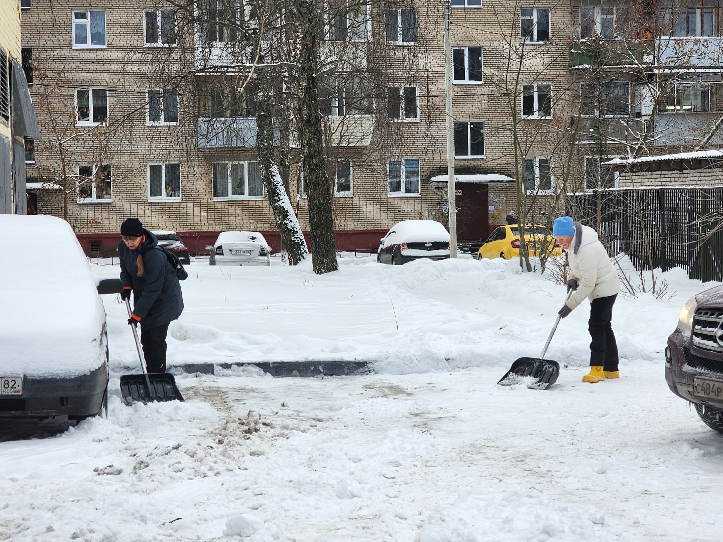 уборка снега, снегопад, уборка дворов,