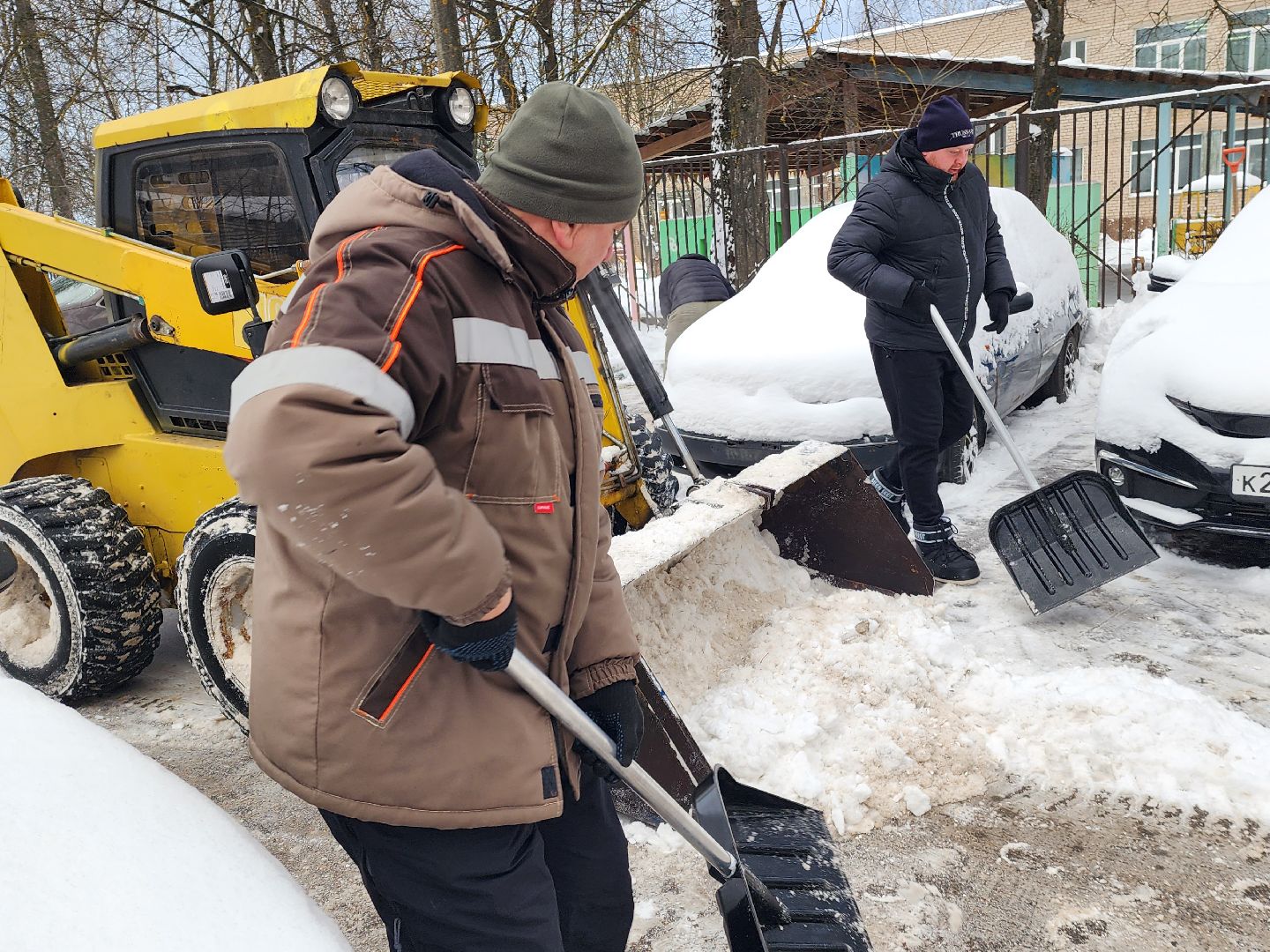 уборка снега, снегопад, уборка дворов,
