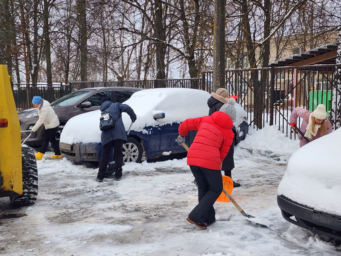 уборка снега, снегопад, уборка дворов,