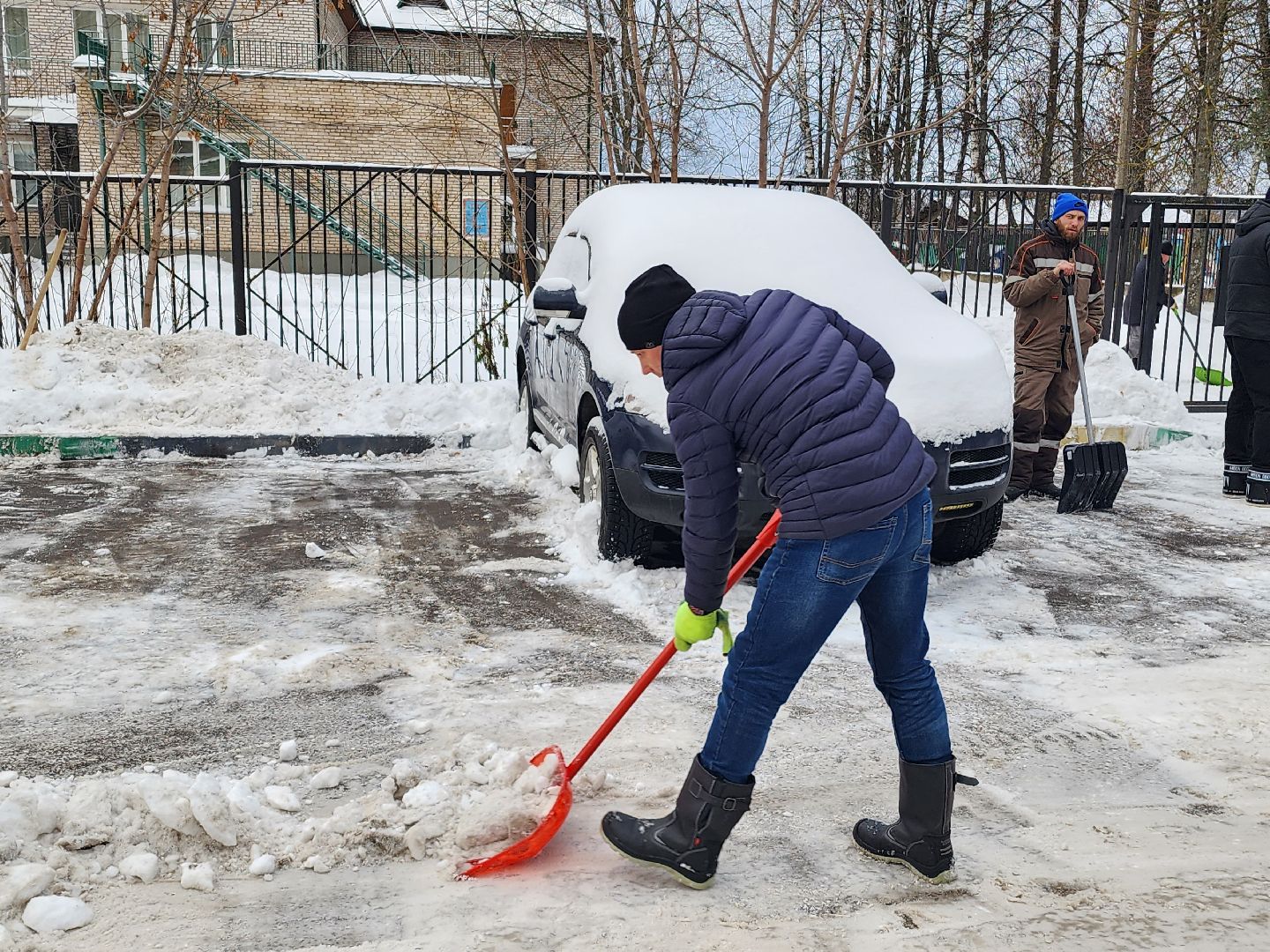 уборка снега, снегопад, уборка дворов,