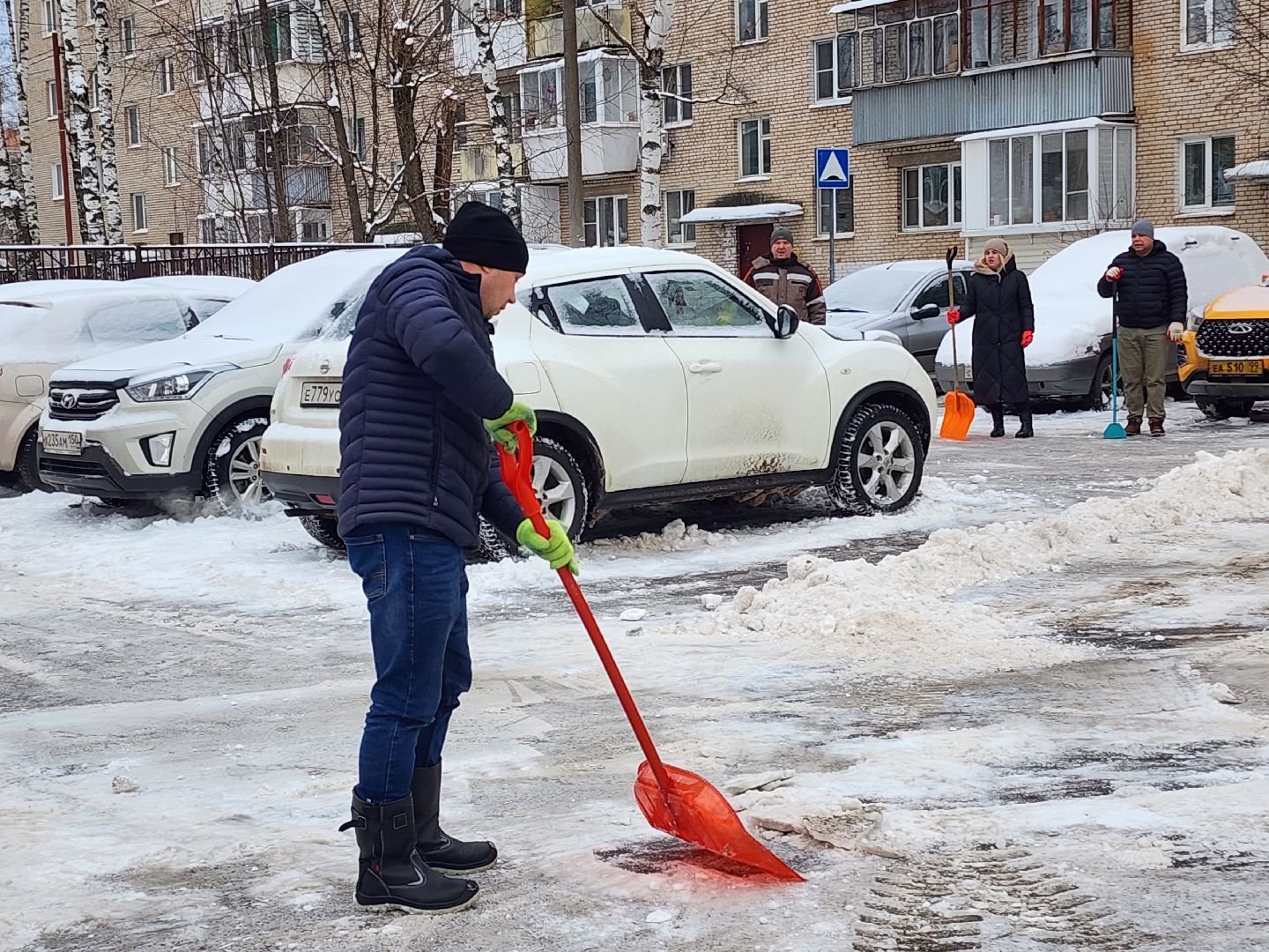 уборка снега, снегопад, уборка дворов,