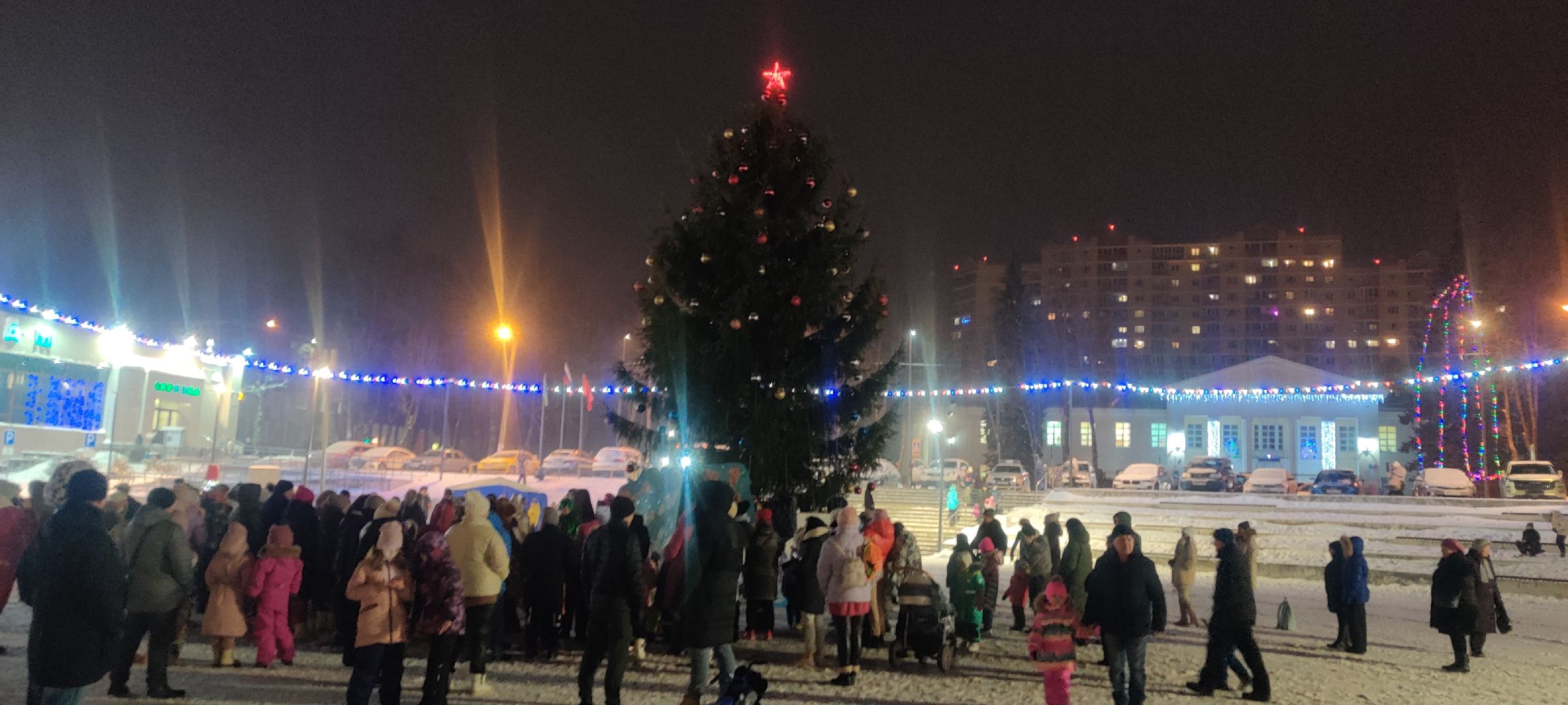 красноармейск, г.о. пушкинский,зима в подмосковье, иллюминация, новогодняя ель,