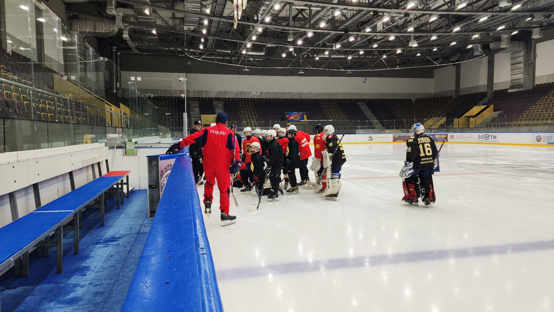 хоккей, день хоккея, электросталь, электросталь спортивная, юные хоккеисты, ледовая арена, ледовый дворец, ледовый комбайн, каток, хоккейный сезон, тренер, тренер по хоккею,