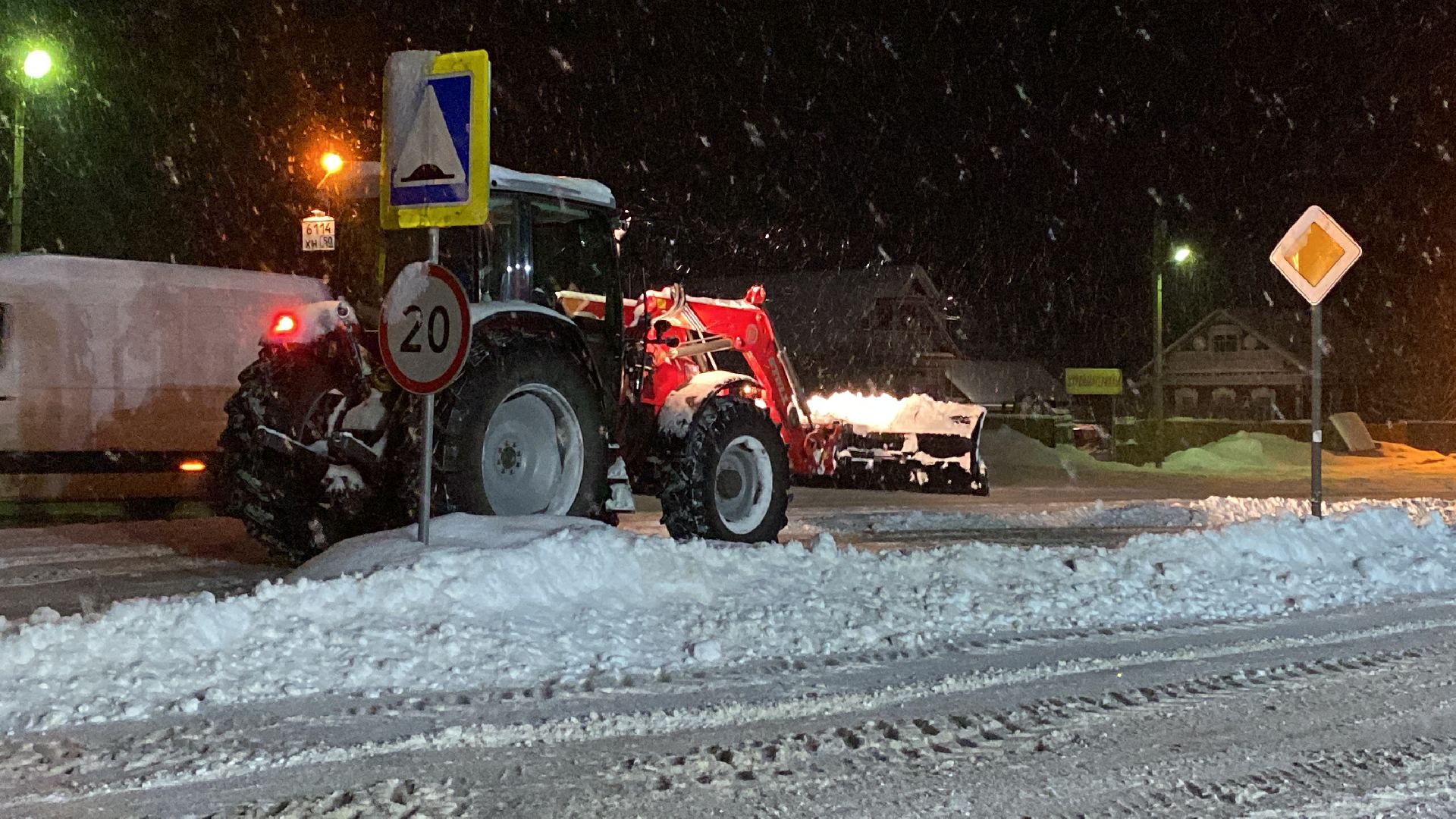 волоколамск, дороги, благоуйстройство, снегопад, снегоуборка, снегоуборочная техника, циклон, дворовая территория, тротуары,
