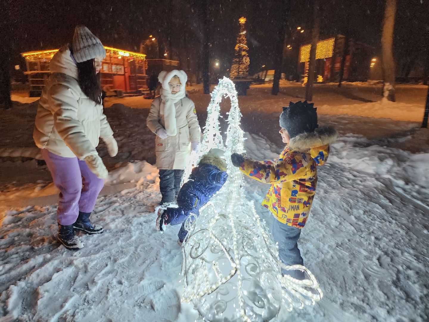 Серпухов, Подмосковье, парк имени олега степанова, иллюминация, зима в подмосковье,