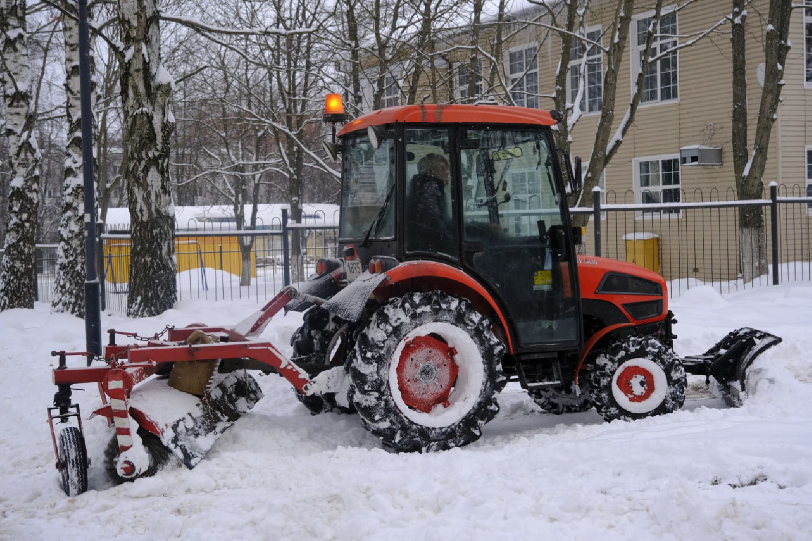 пущино, уборка дворов, снег,