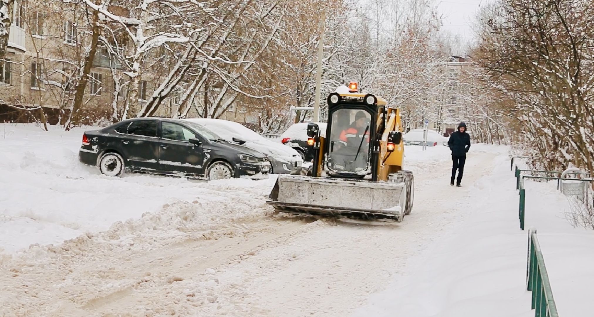 Солнечногорск, Снегопад, Уборка снега, Коммунальные службы, Трактор, Рабочие,