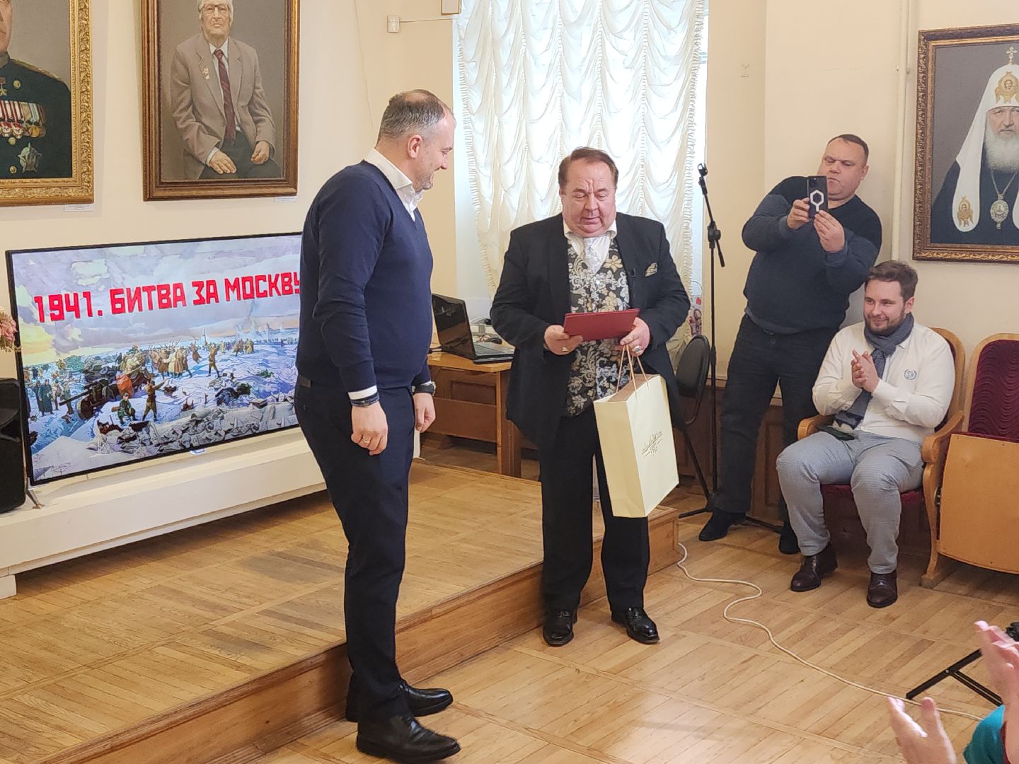 кашира, краеведческий музей, персональная выставка, виктор шилов, художник, живописец, портрет, пейзаж, народный художник россии,