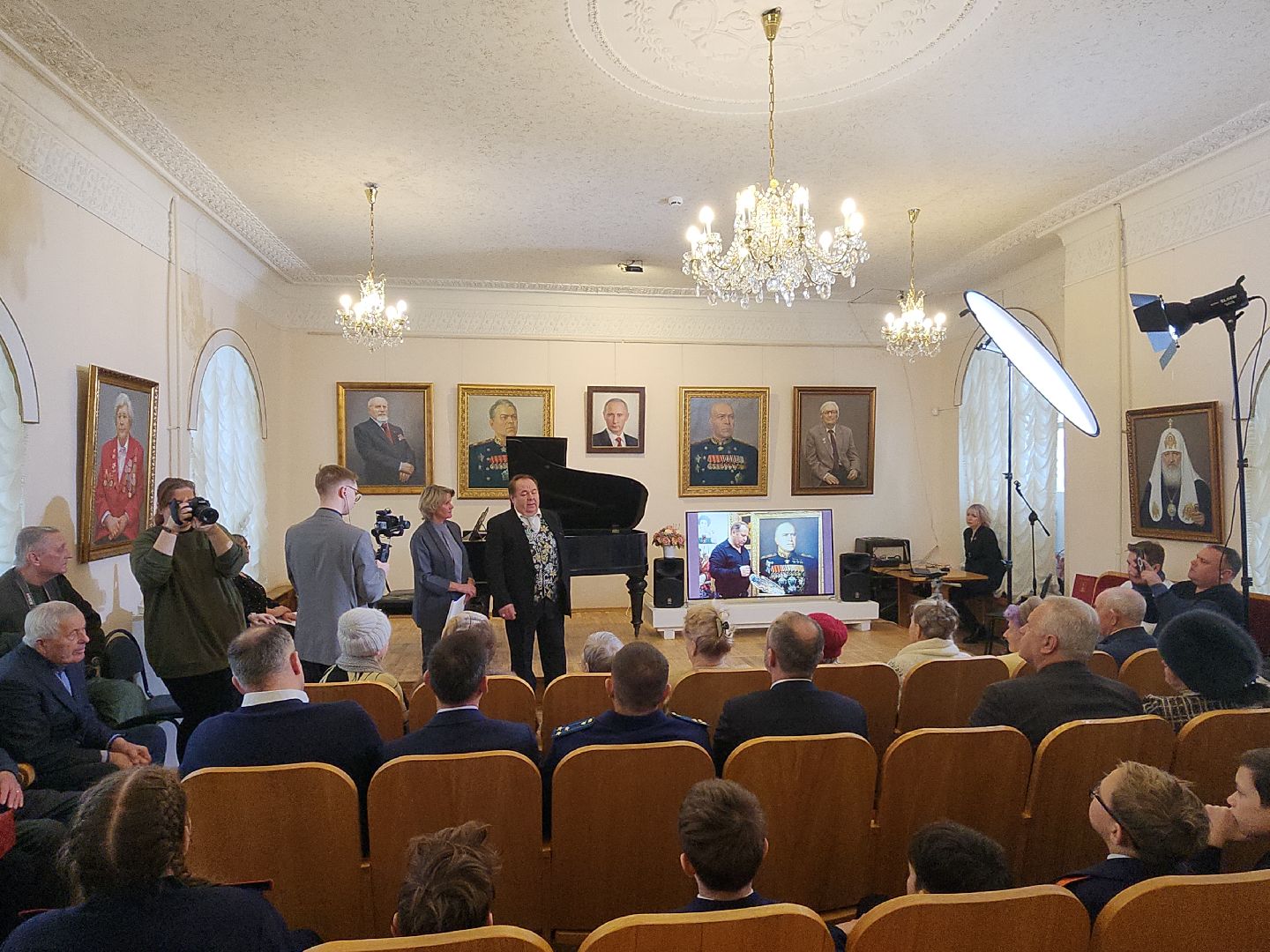 кашира, краеведческий музей, персональная выставка, виктор шилов, художник, живописец, портрет, пейзаж, народный художник россии,