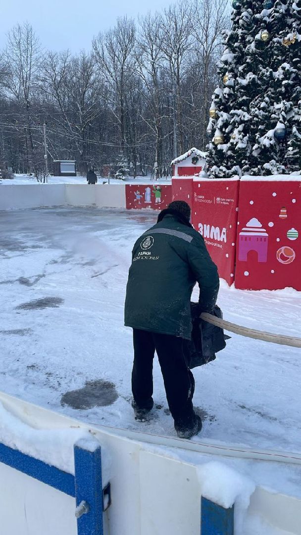 каток, каток в парке, лед, коньки, клюшка,