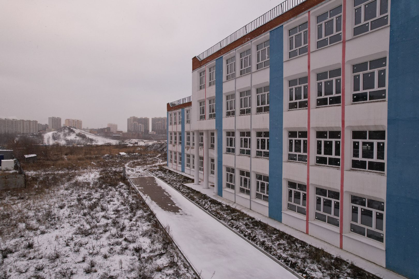 видео с коптера, дзержинский, школа,