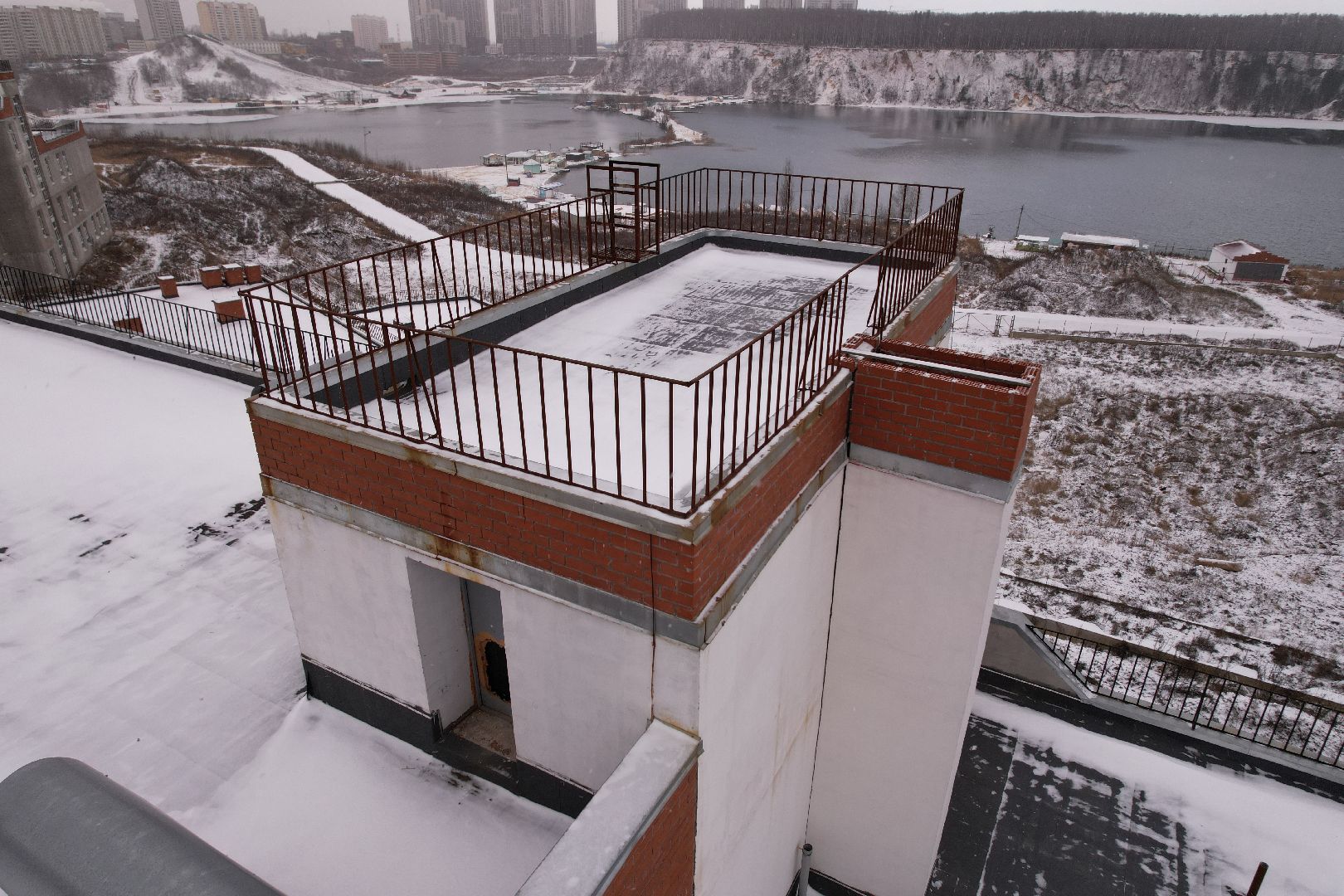 видео с коптера, дзержинский, школа,